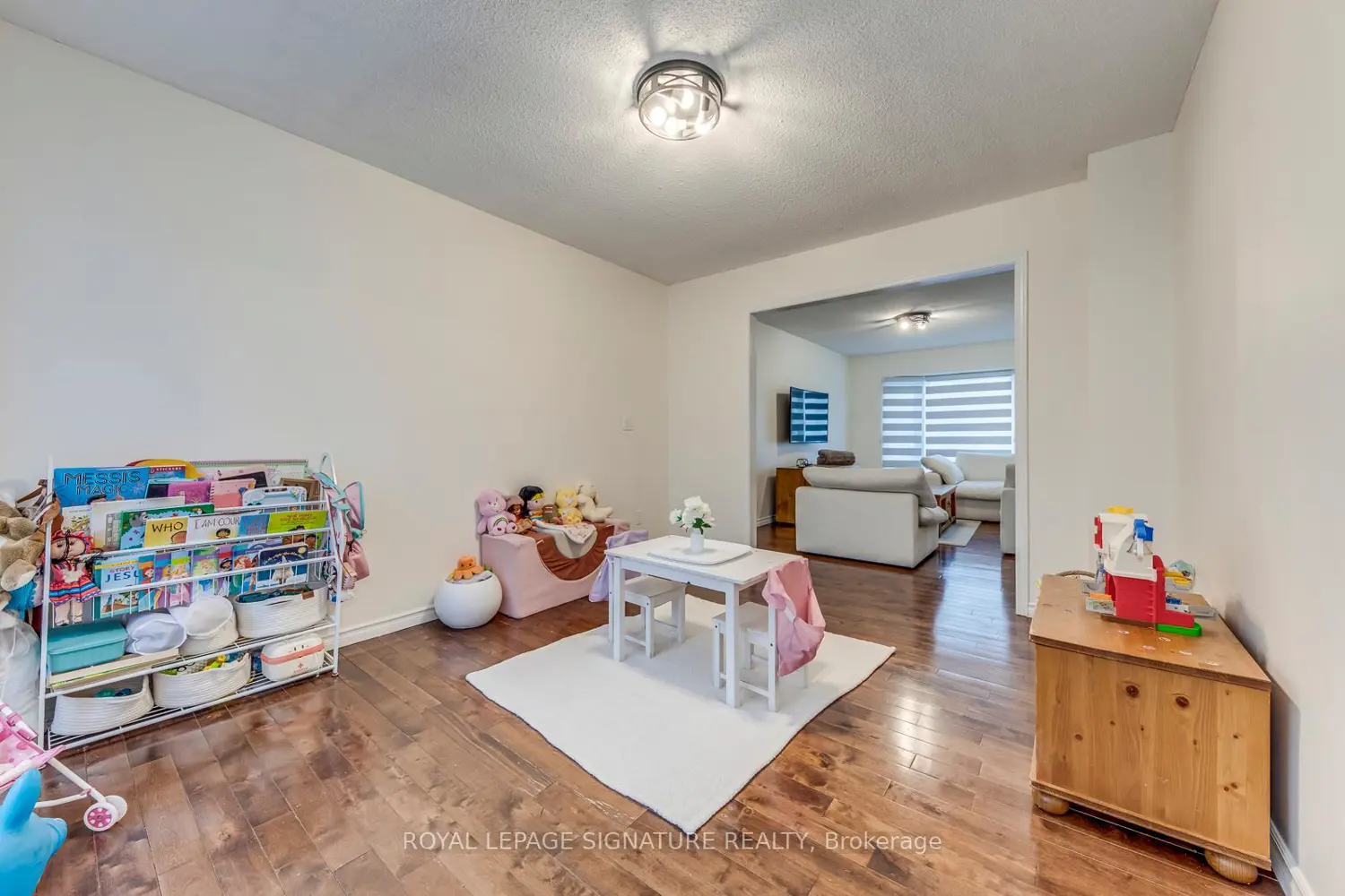 54 Randolf Court photo 3