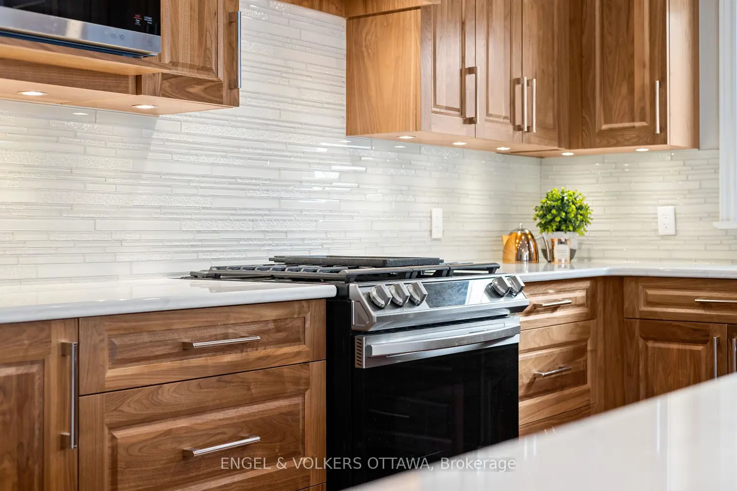 865 Tewin Circle photo 4