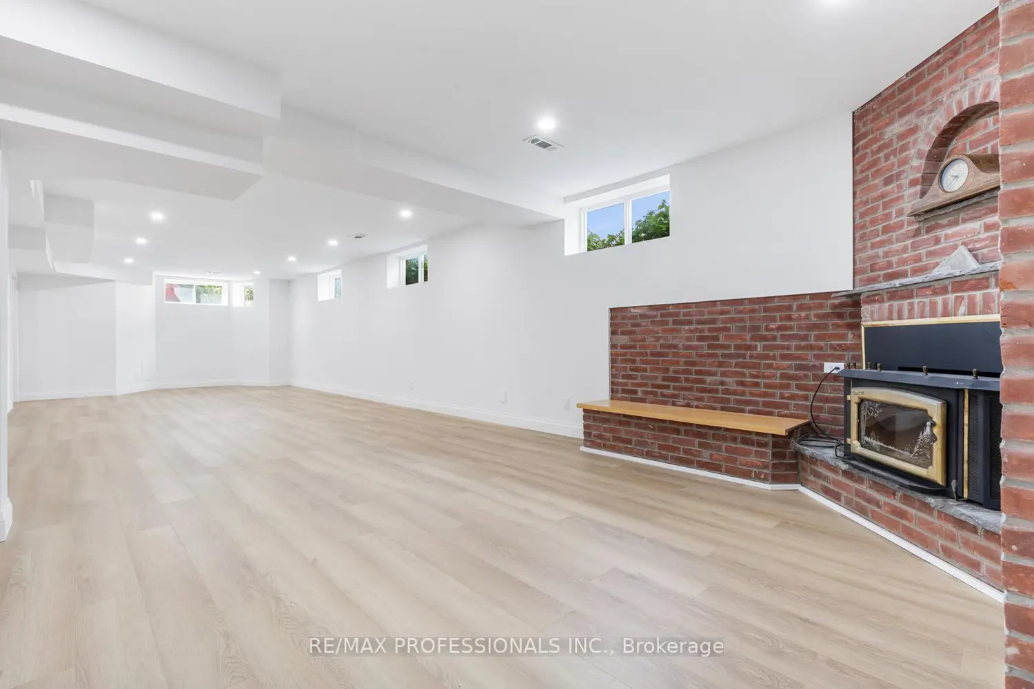 152 Evans Avenue photo 4
