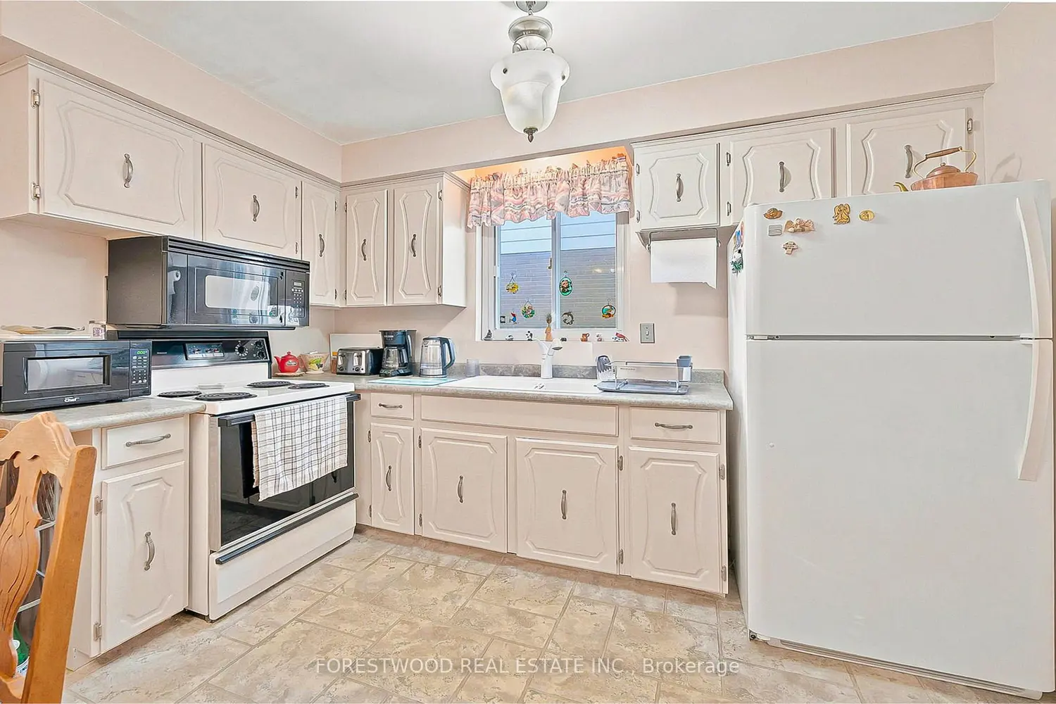 523 Hyacinthe Boulevard photo 5