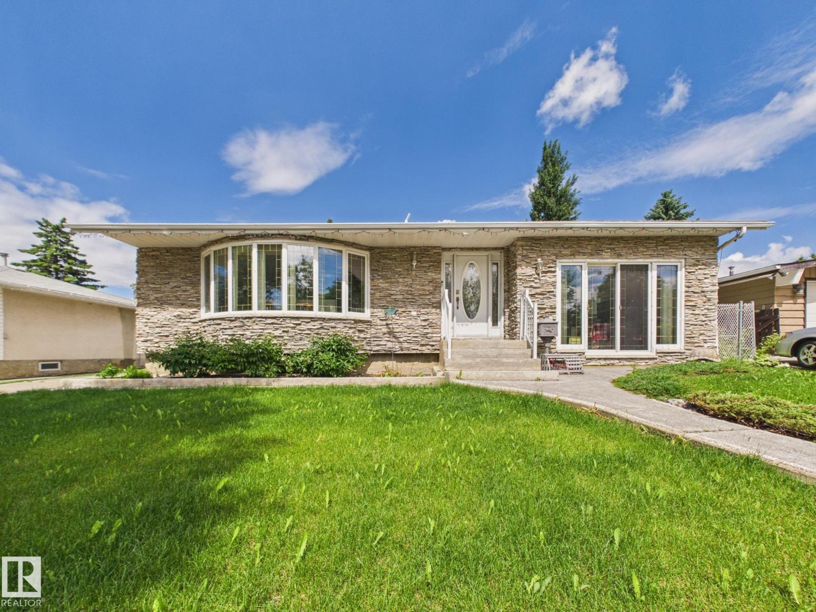 15 Akins Drive, St. Albert, AB, T8N2H6