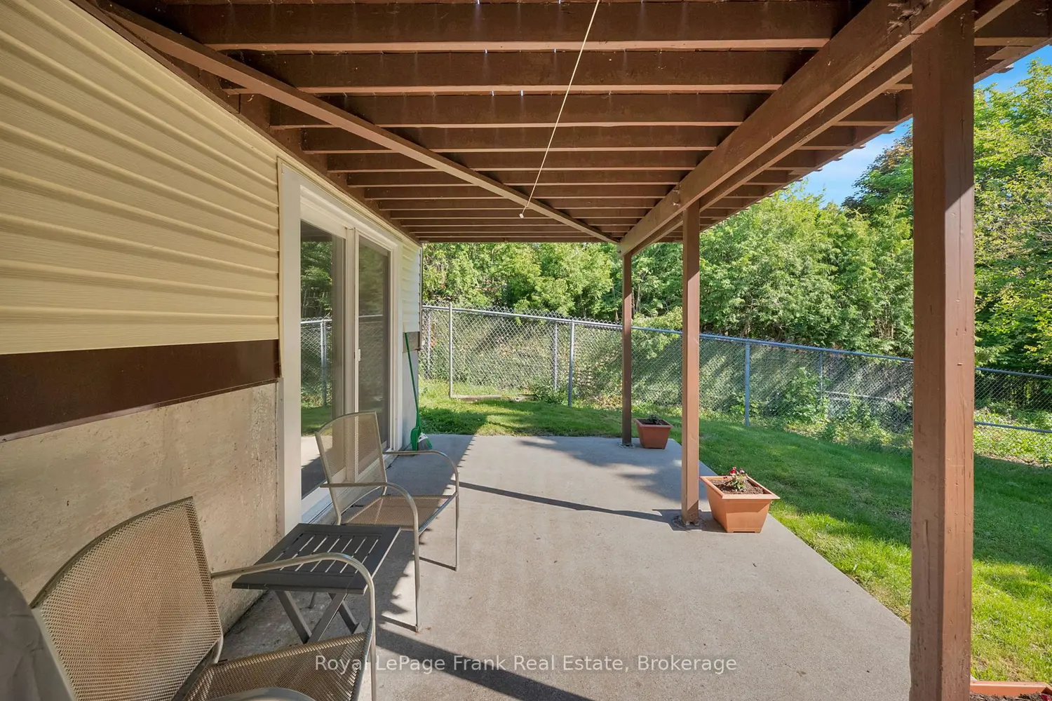576 Annandale Street photo 3