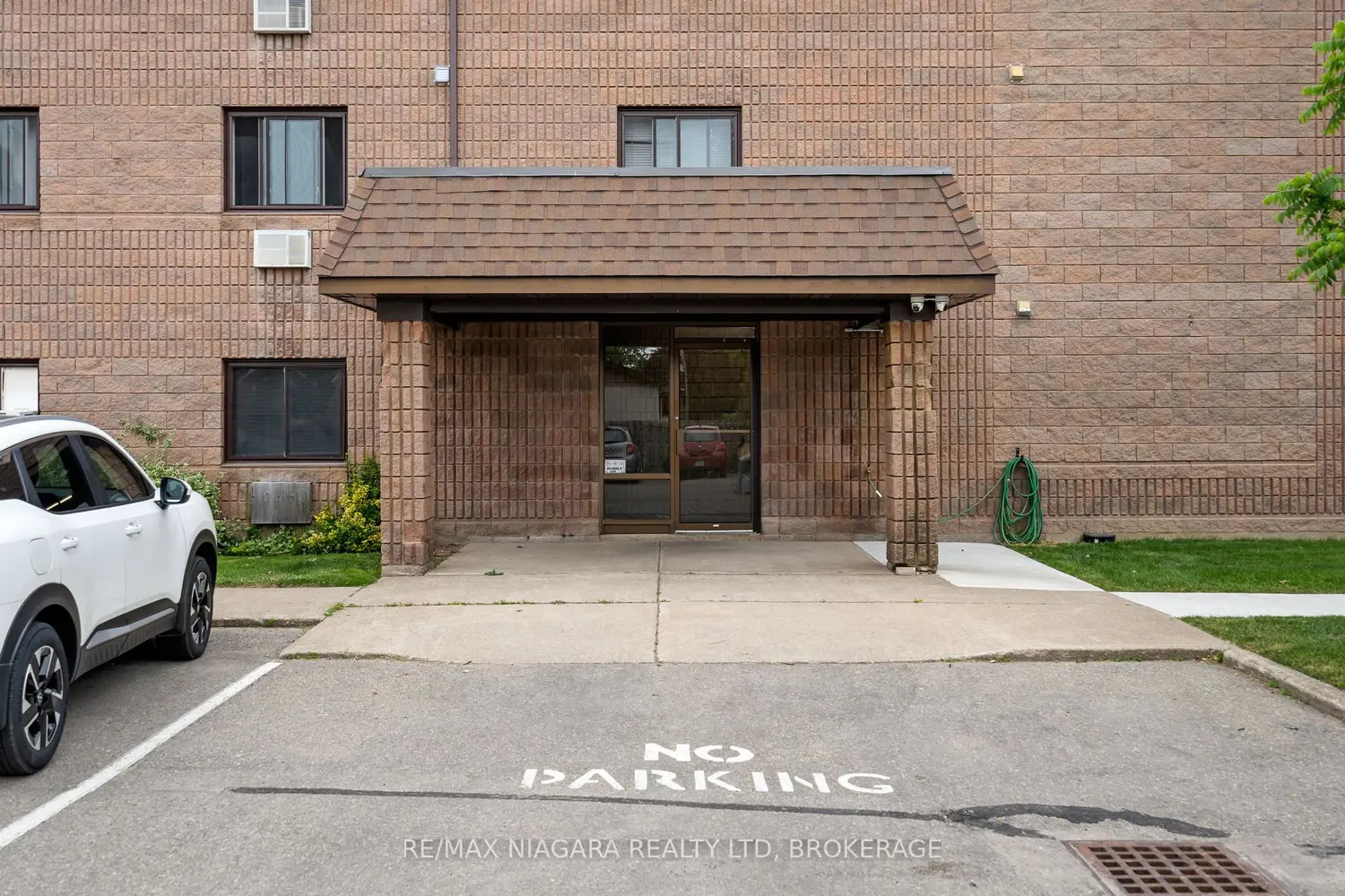 72 Main Street 325 photo 2