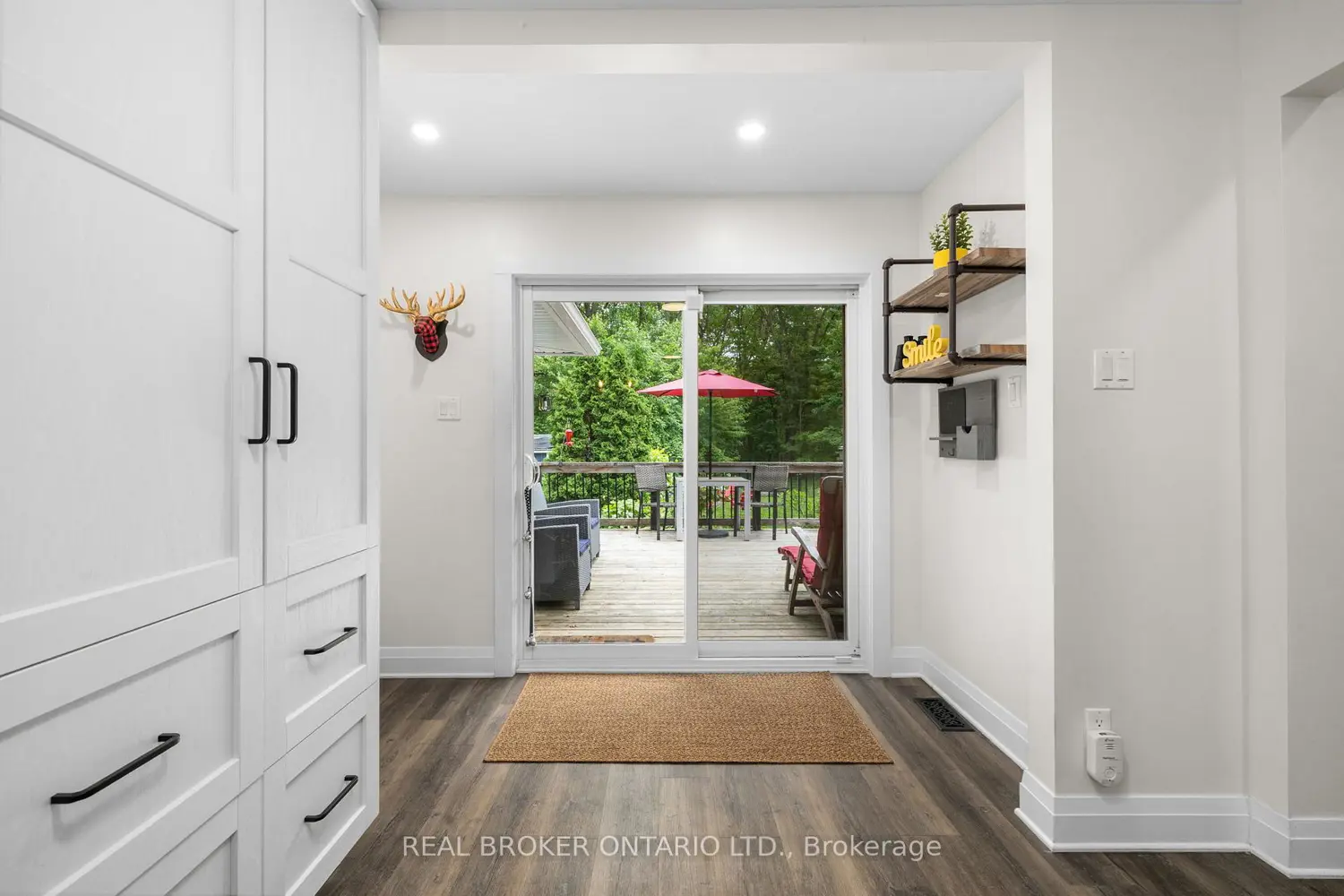 929 Bayview Drive photo 5