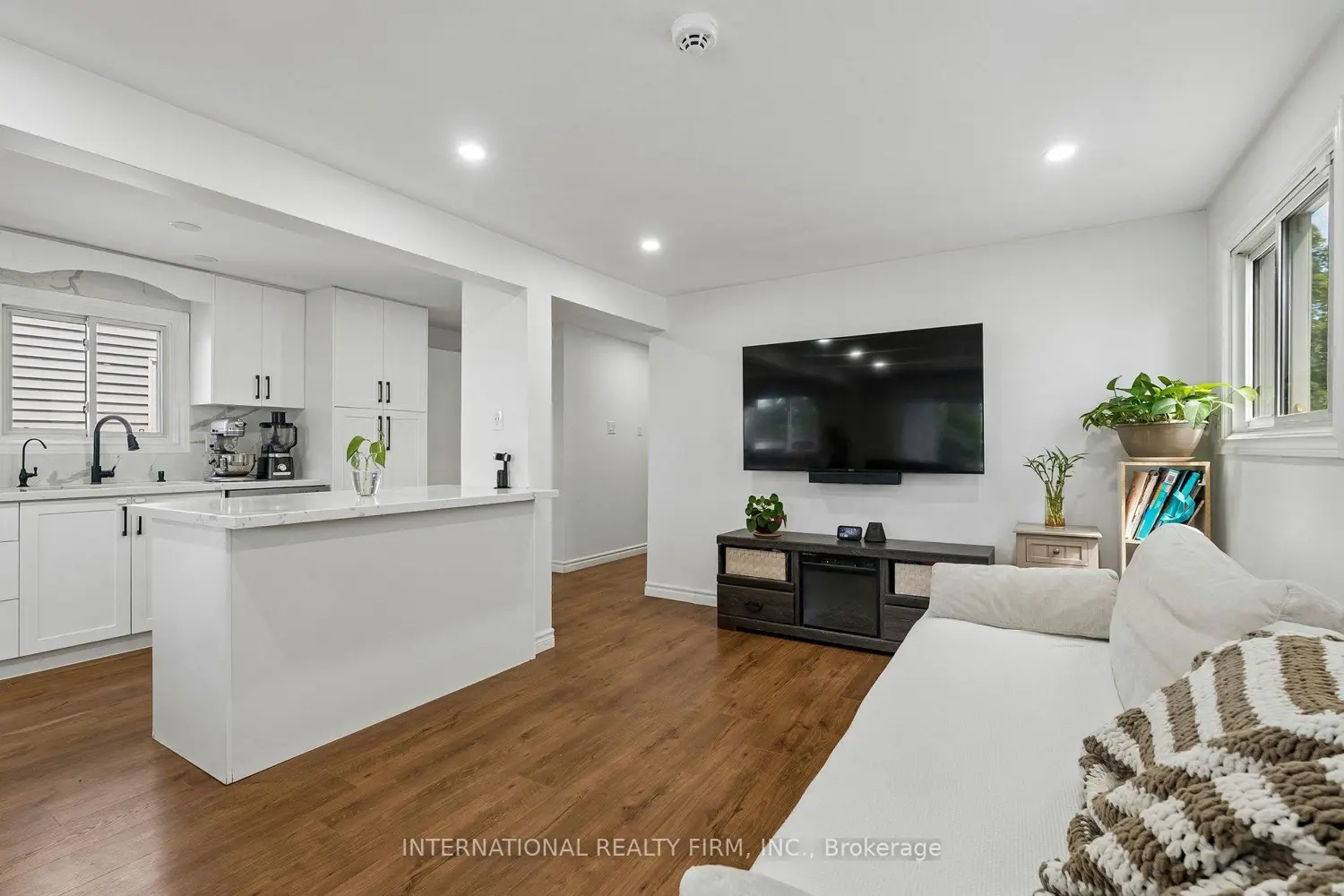 206 Hickling Trail photo 2