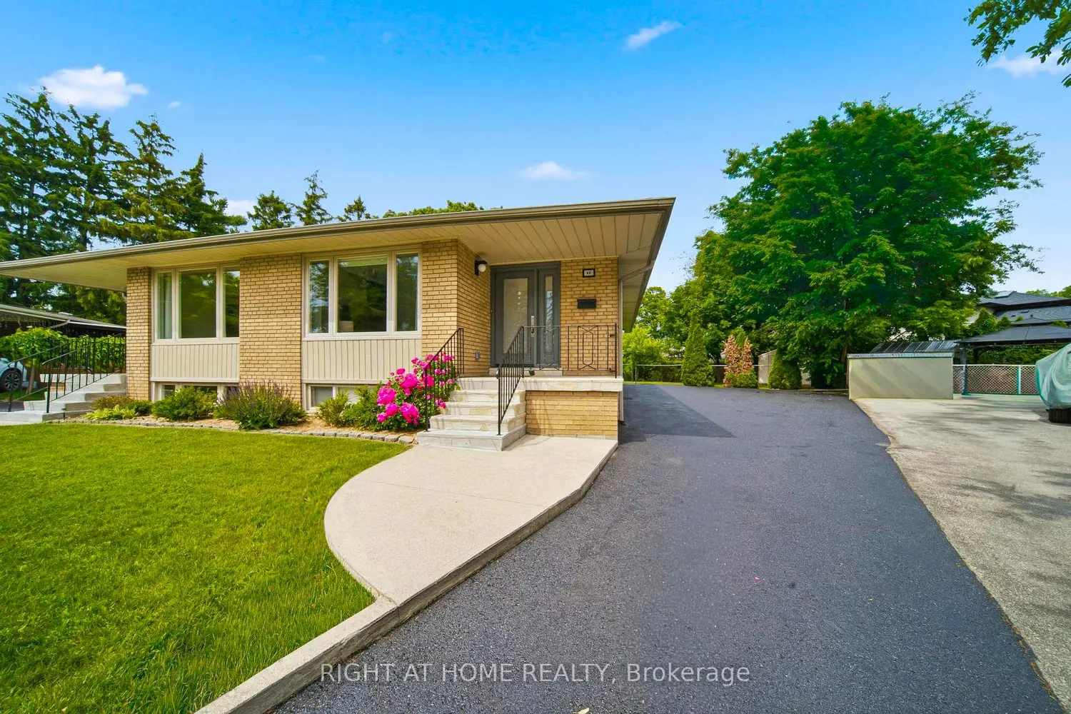 63 Vanguard Drive photo 3