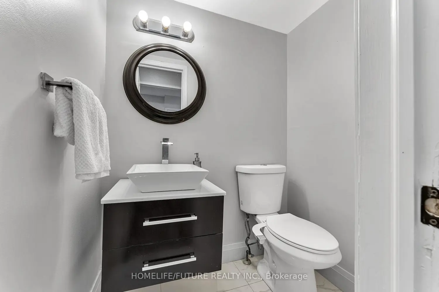 1600 Melman Street photo 2