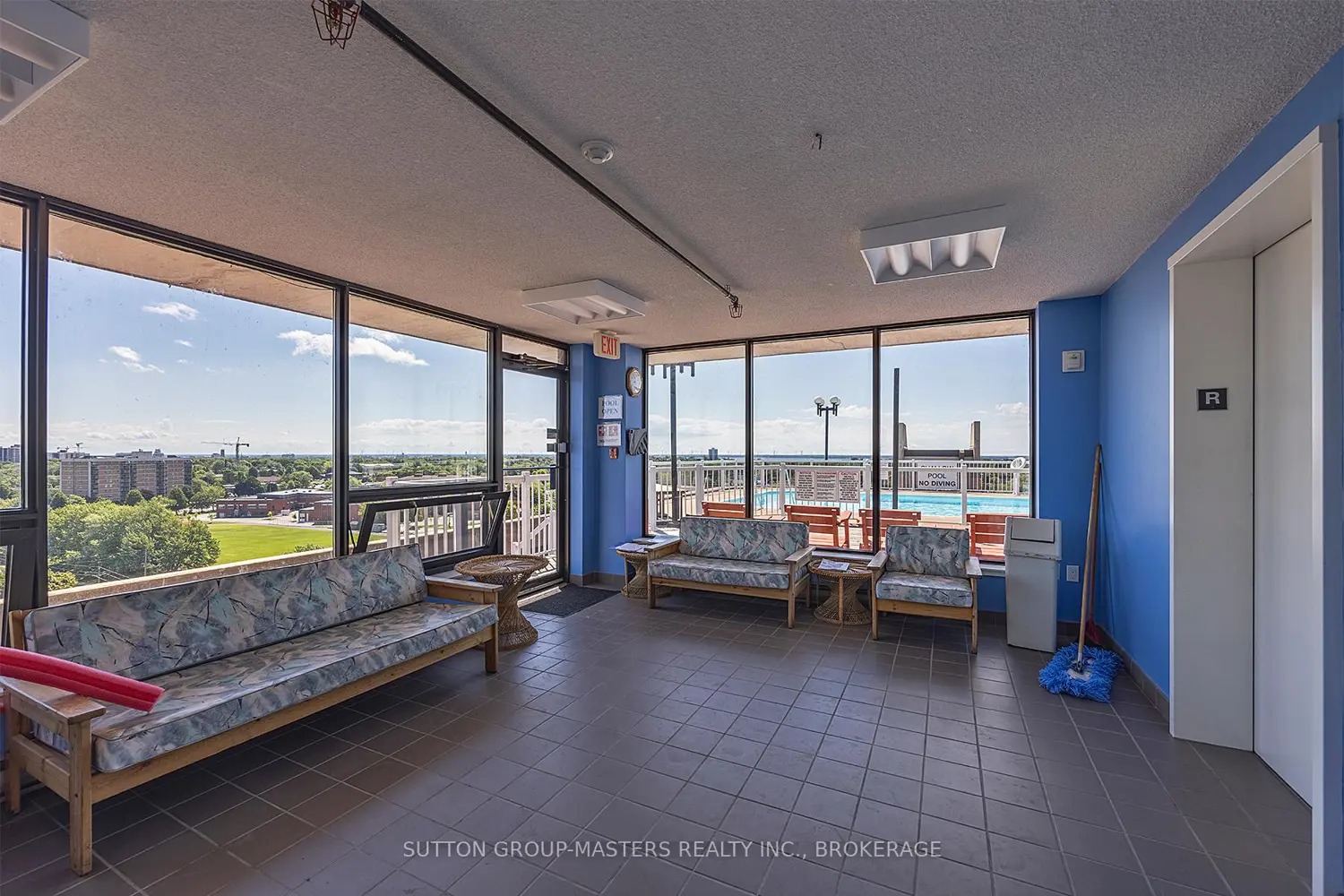257 Bath Road 102
