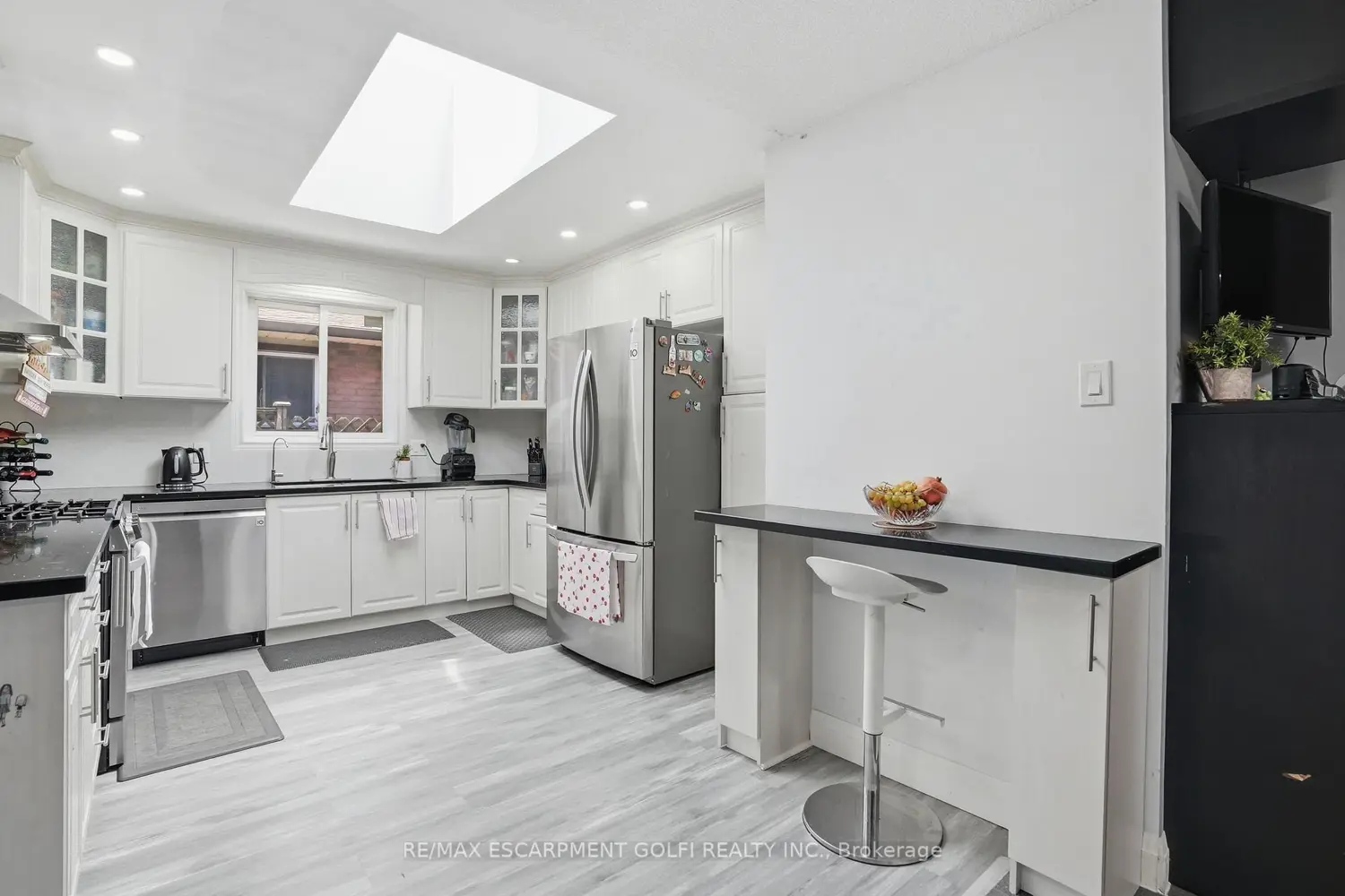 391 East 24Th Street photo 4