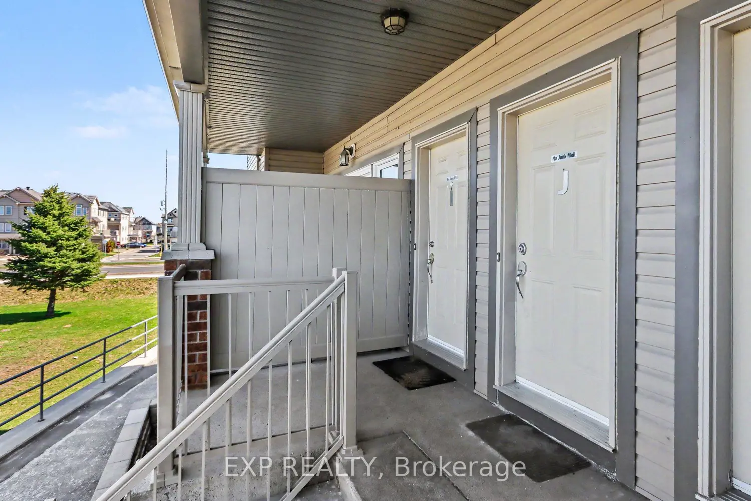 135 Harthill Way J photo 2