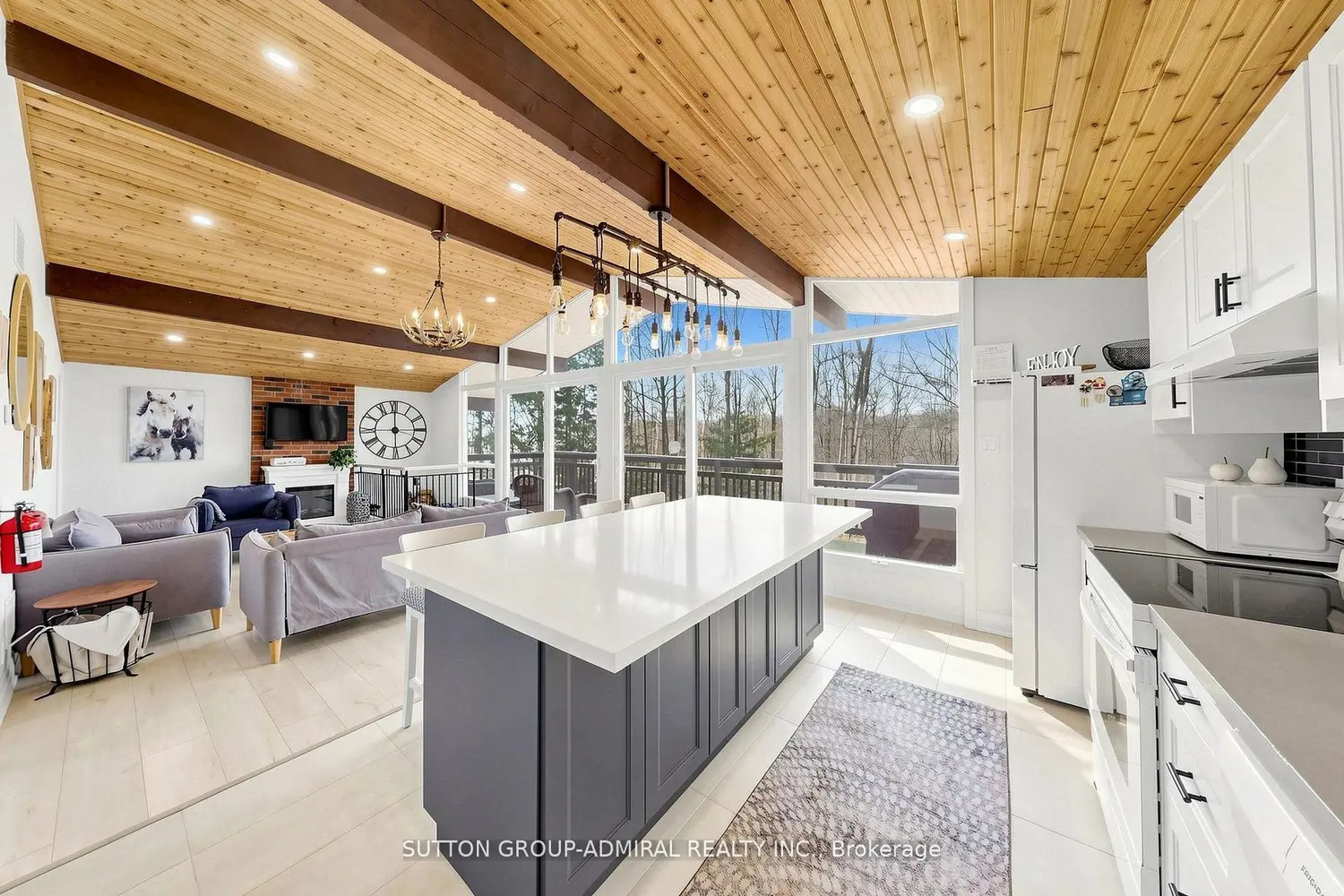 28 Timcourt Drive photo 3