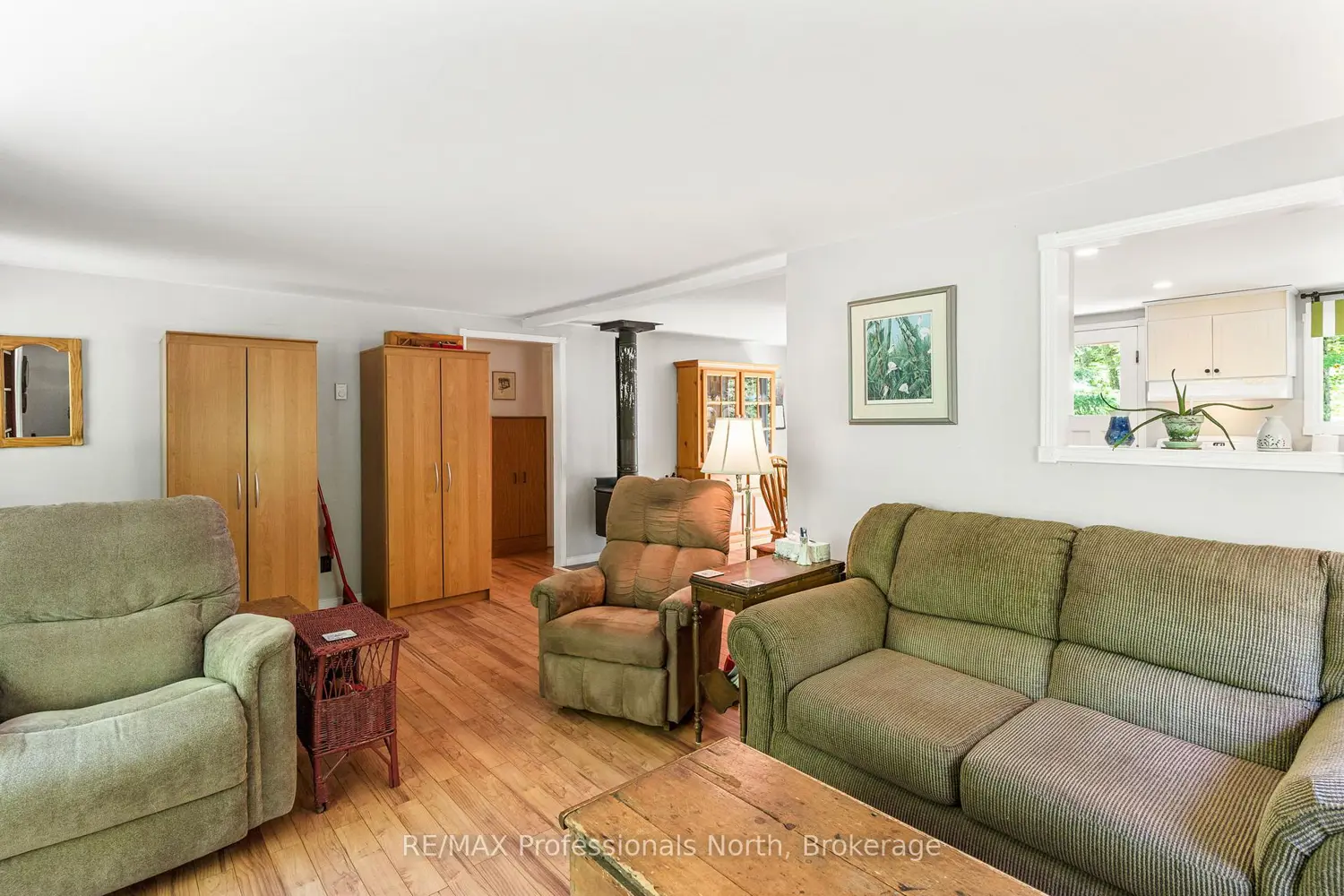 4792 Harburn Road photo 2