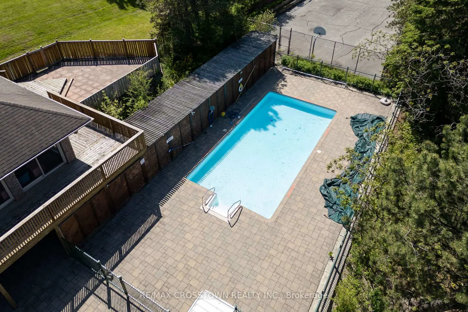 1 Quail Crescent 303 photo 2