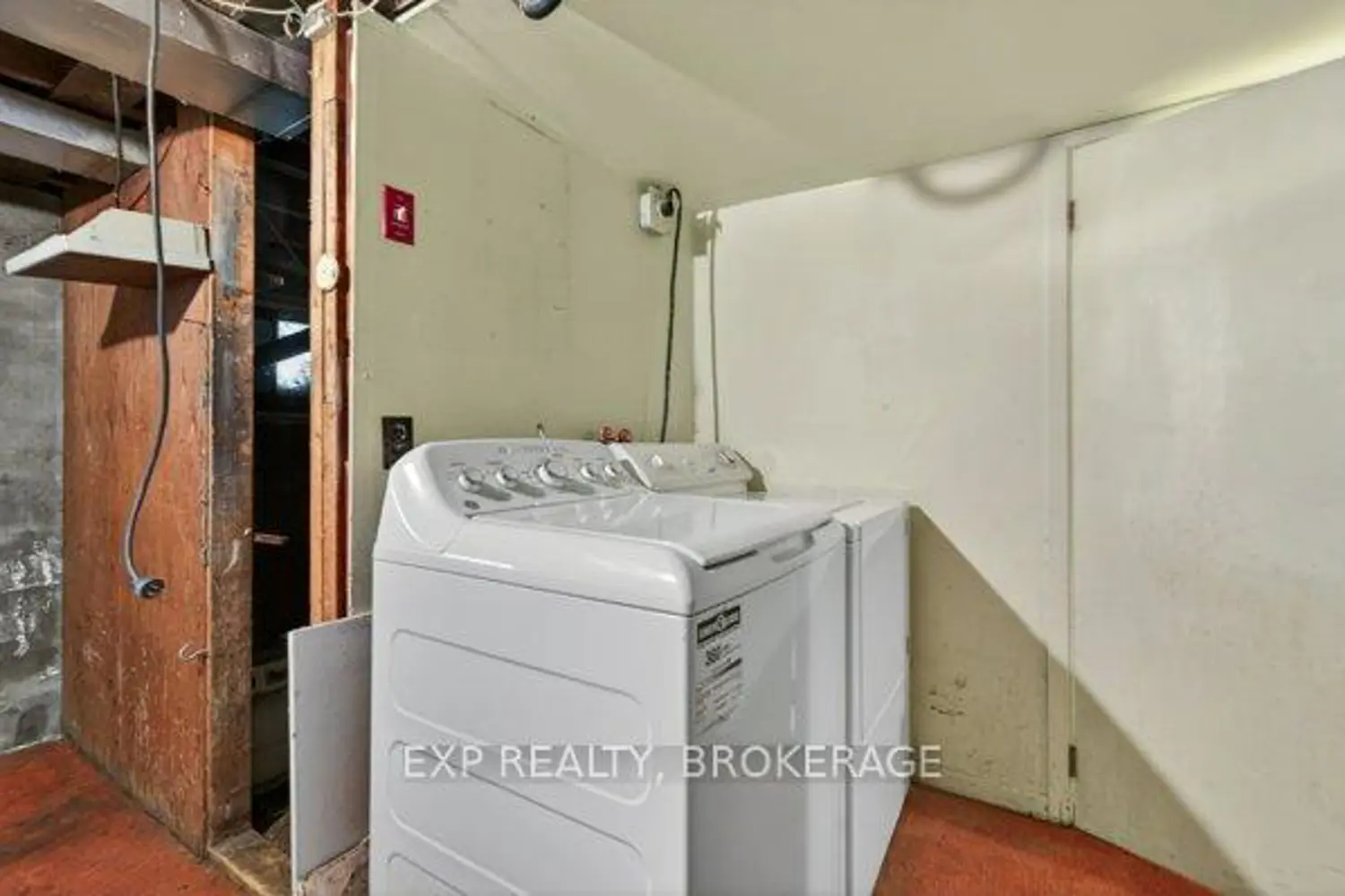 11 Carruthers Avenue photo 2