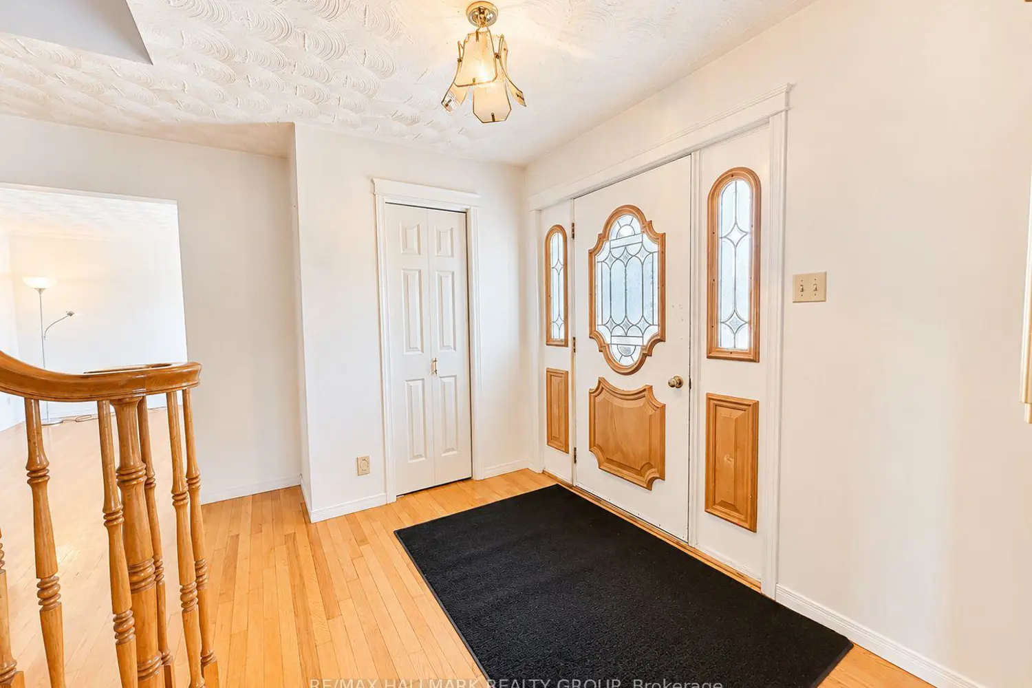 591 Laurin Street photo 4