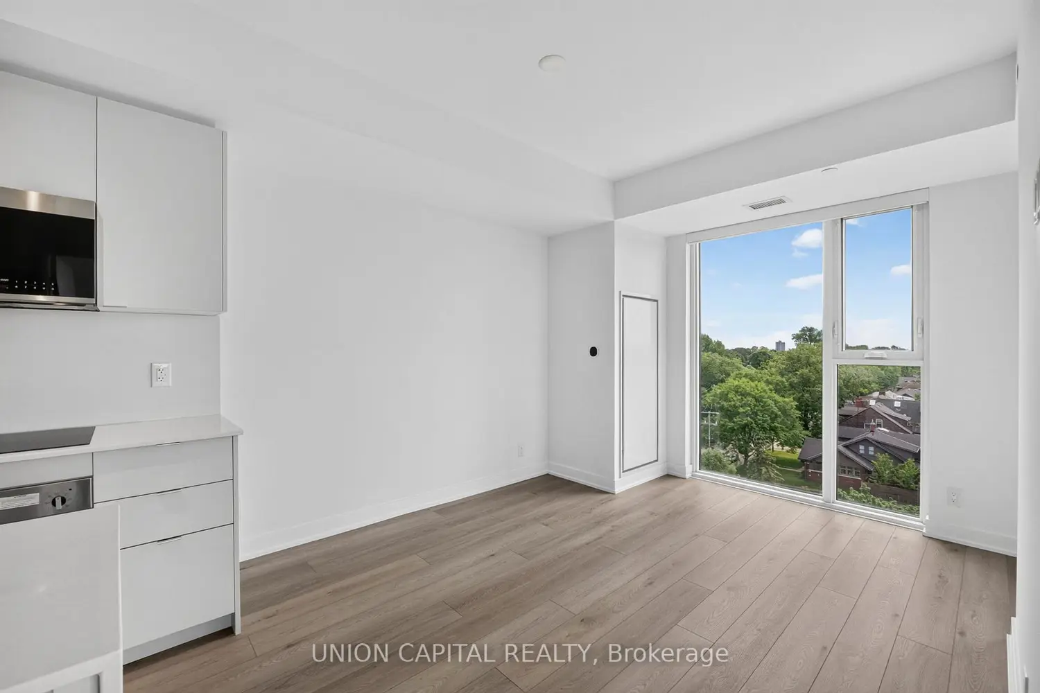 1660 Bloor Street 910 photo 4