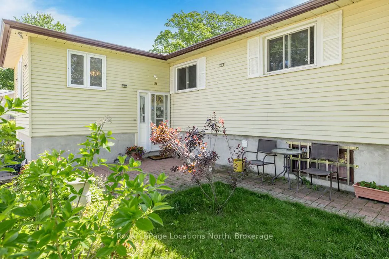 77 Laidlaw Street photo 3