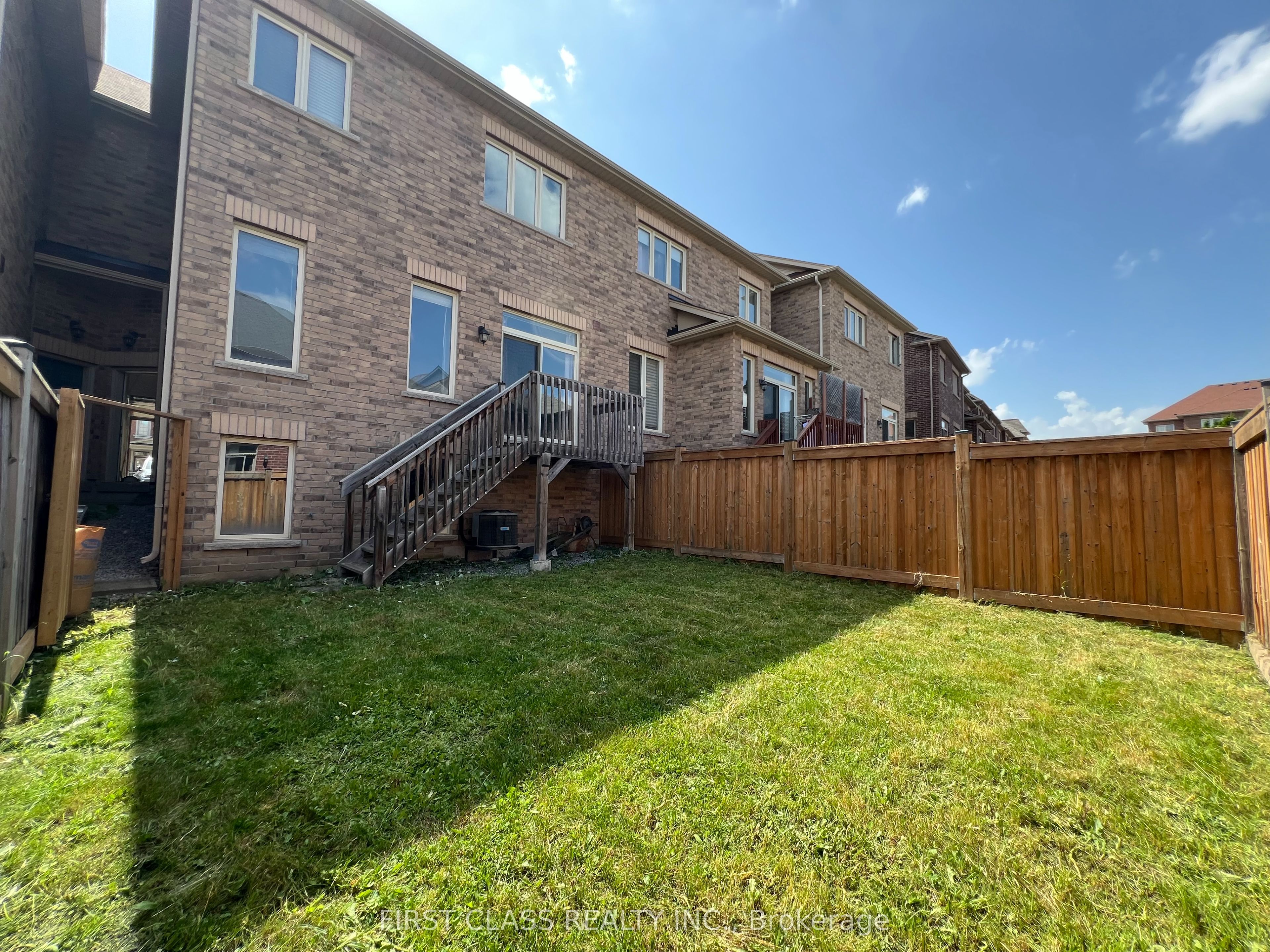 27 William Berczy Boulevard, Markham, ON, L6C 0P6 photo 2