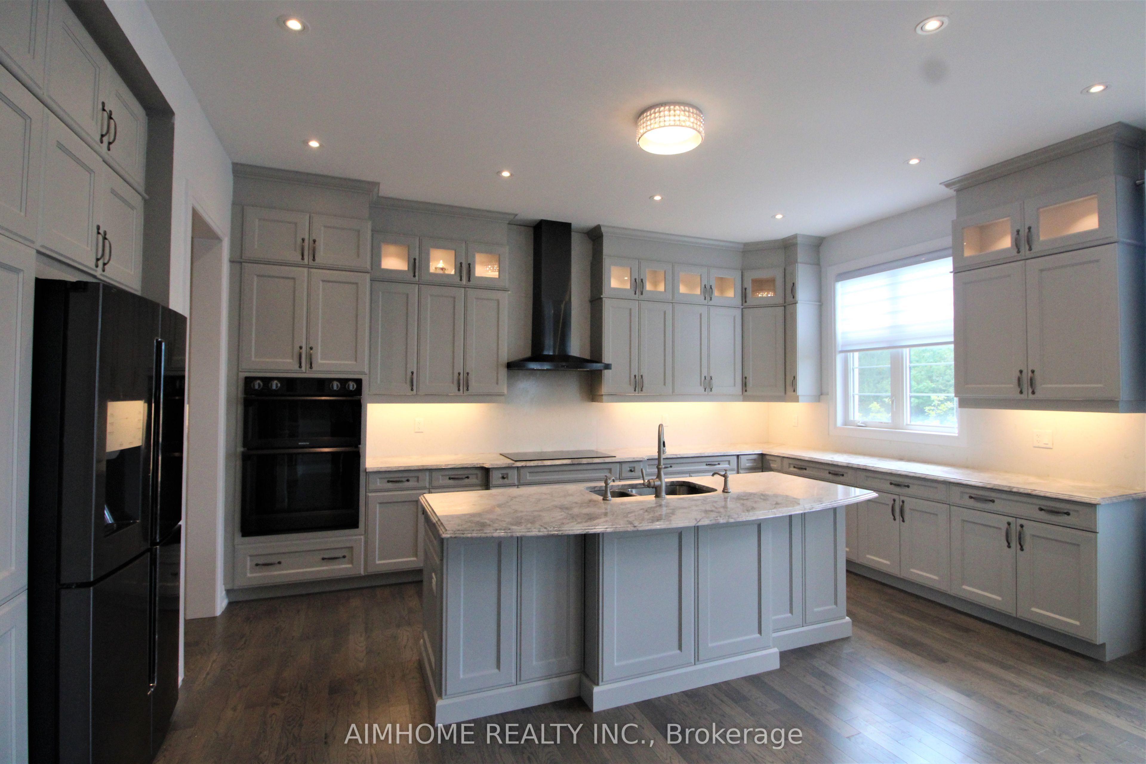 151 Bridgepointe Court, Aurora, ON, L4G 3H8 photo 3