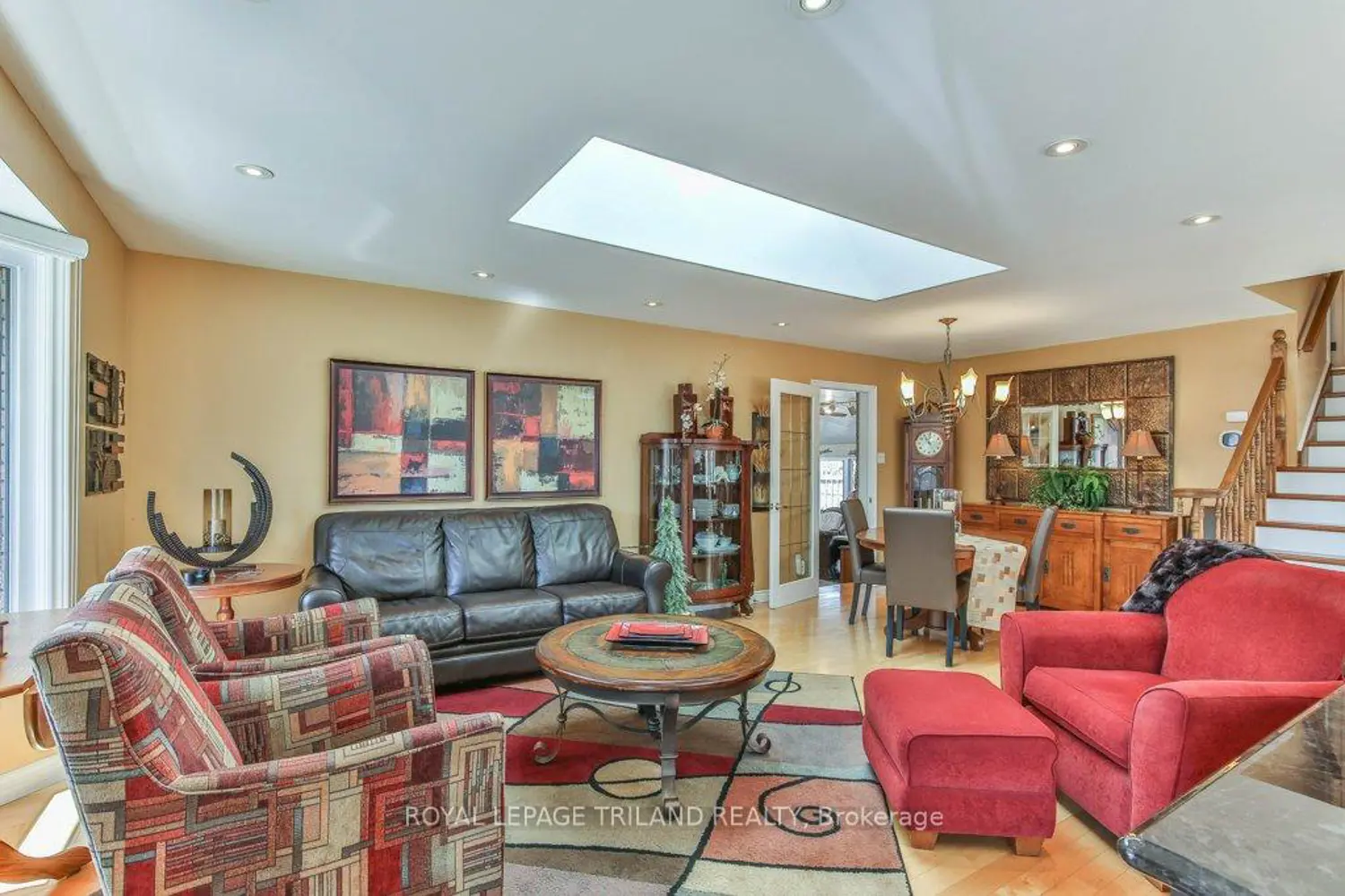 1221 Glenora Drive photo 3