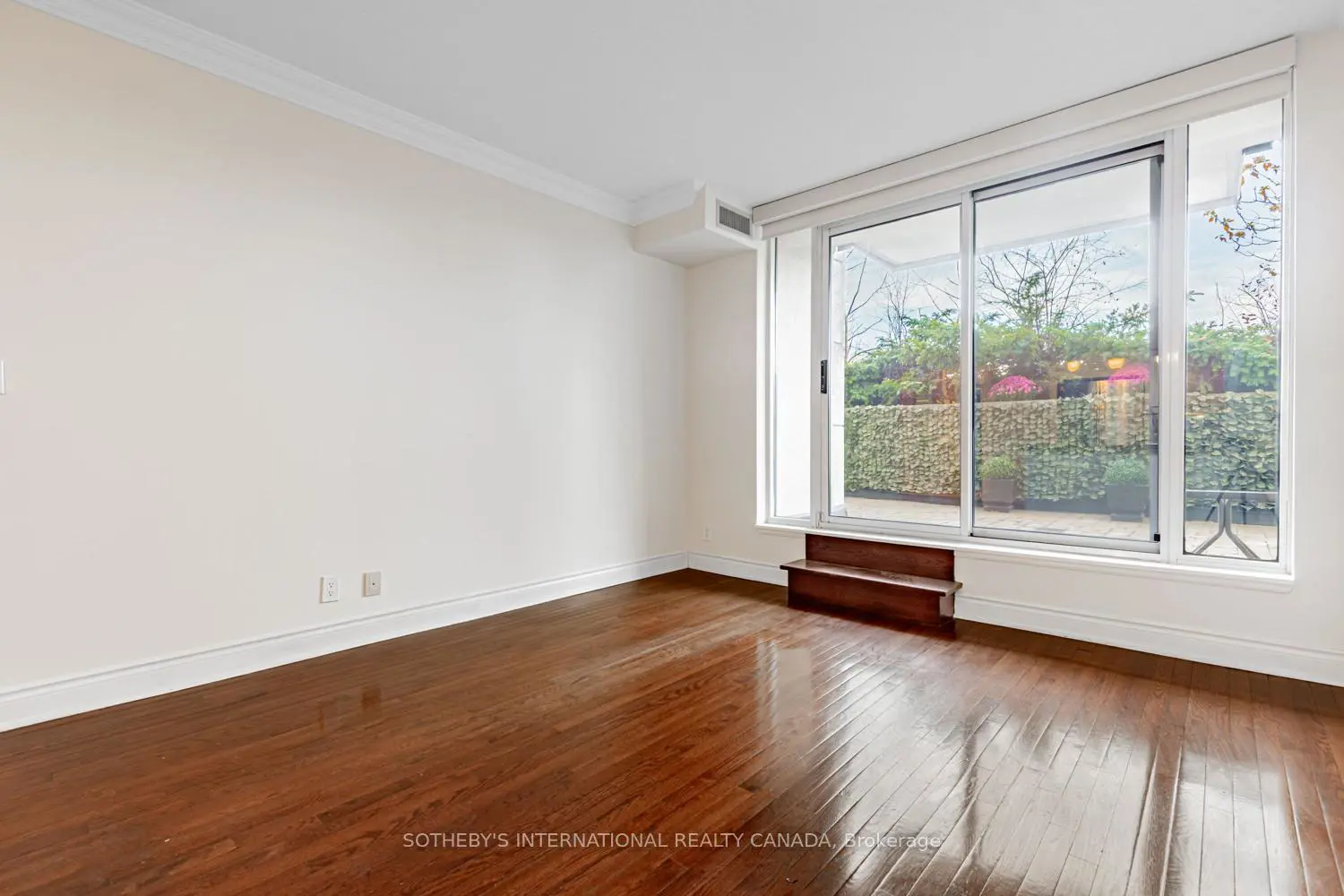 10 Delisle Avenue 327 photo 2