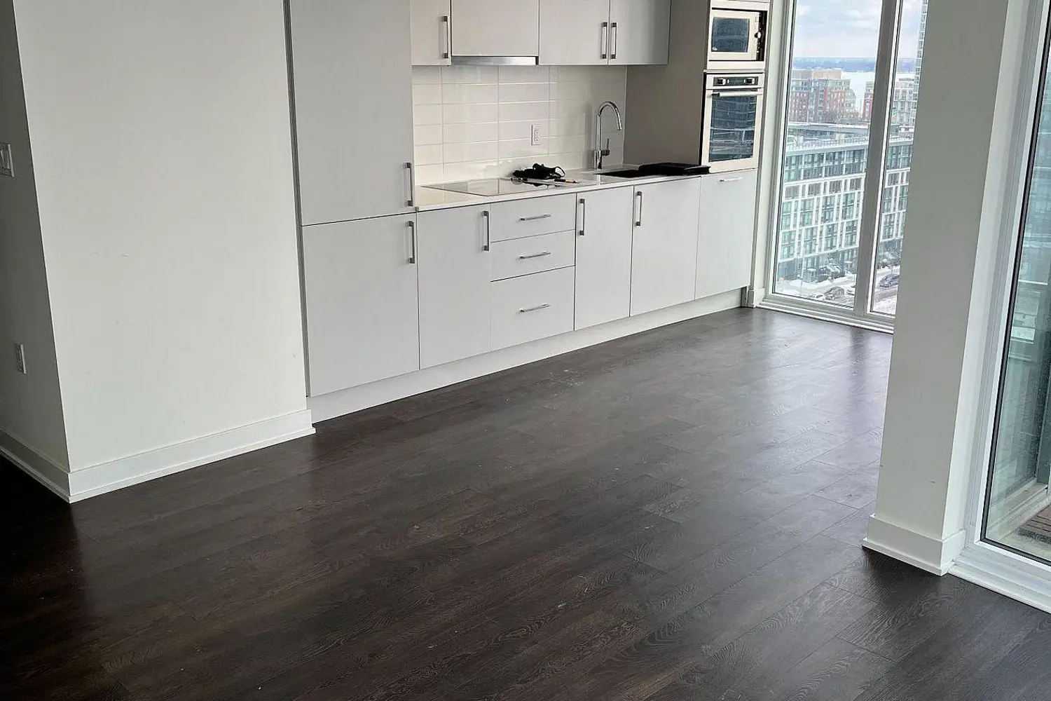 27 Bathurst Street 806W photo 5