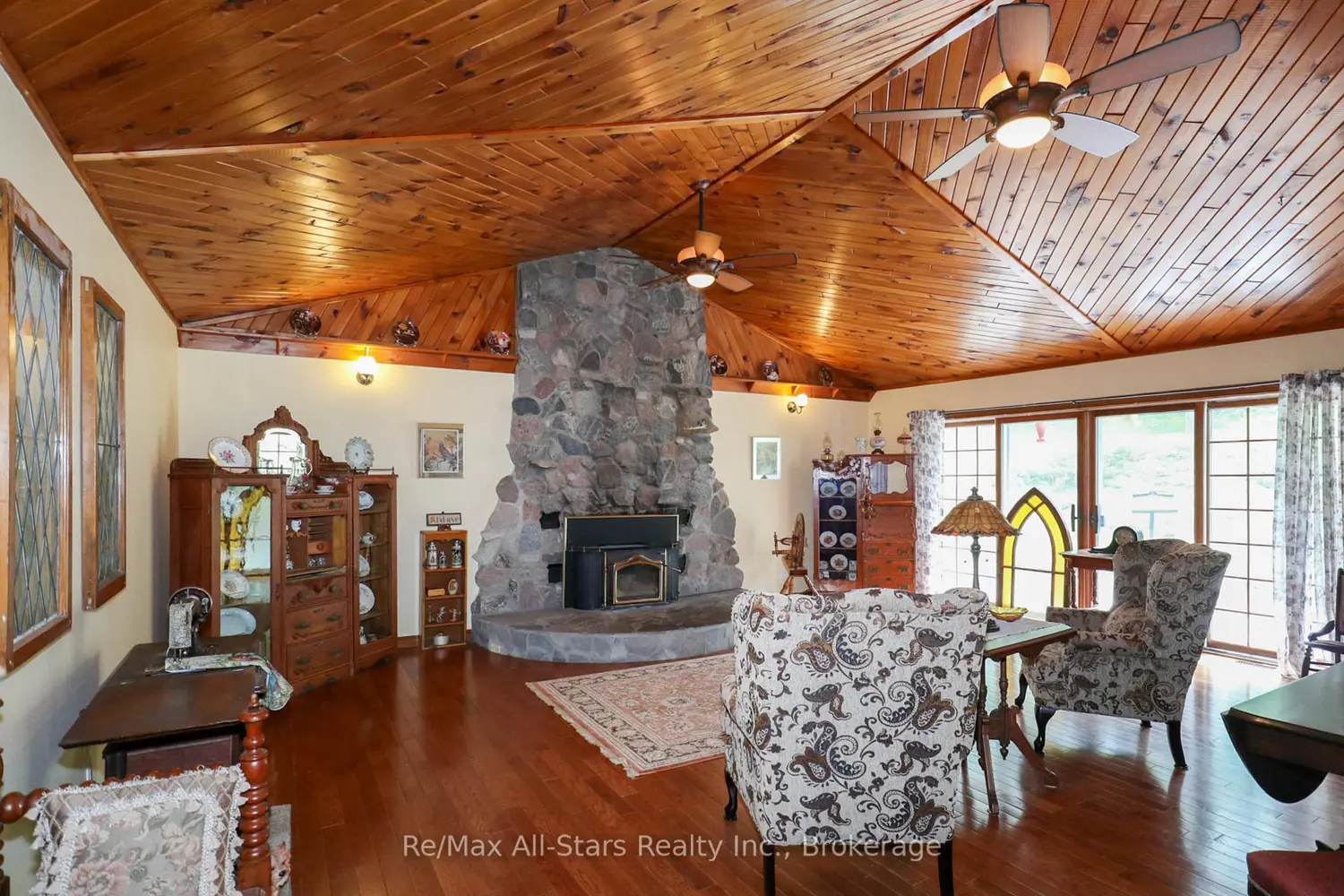 1474 Fleetwood Road photo 4