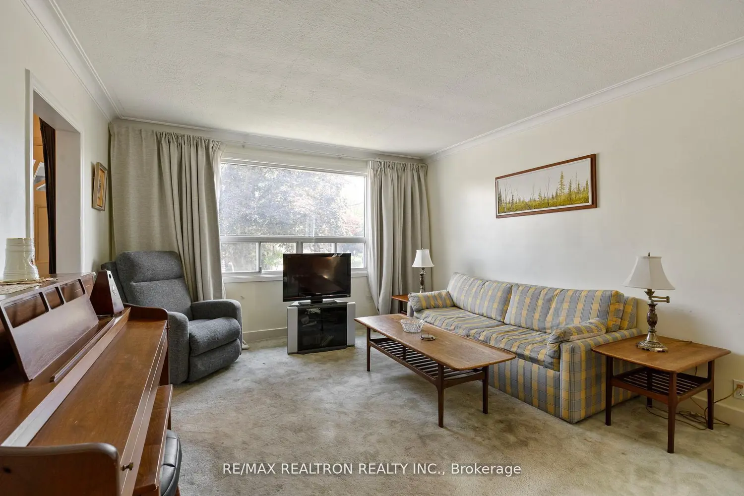 598 Coldstream Avenue photo 3