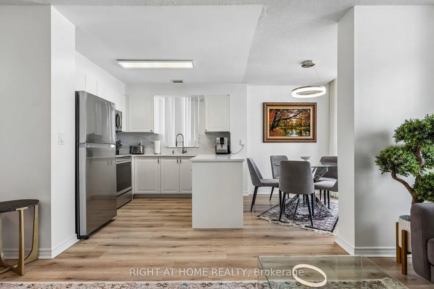 503 Beecroft Road 1116 photo 4
