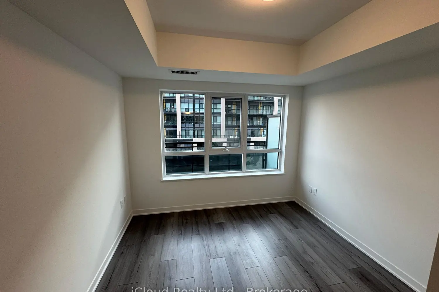 395 Dundas Street 417 photo 5