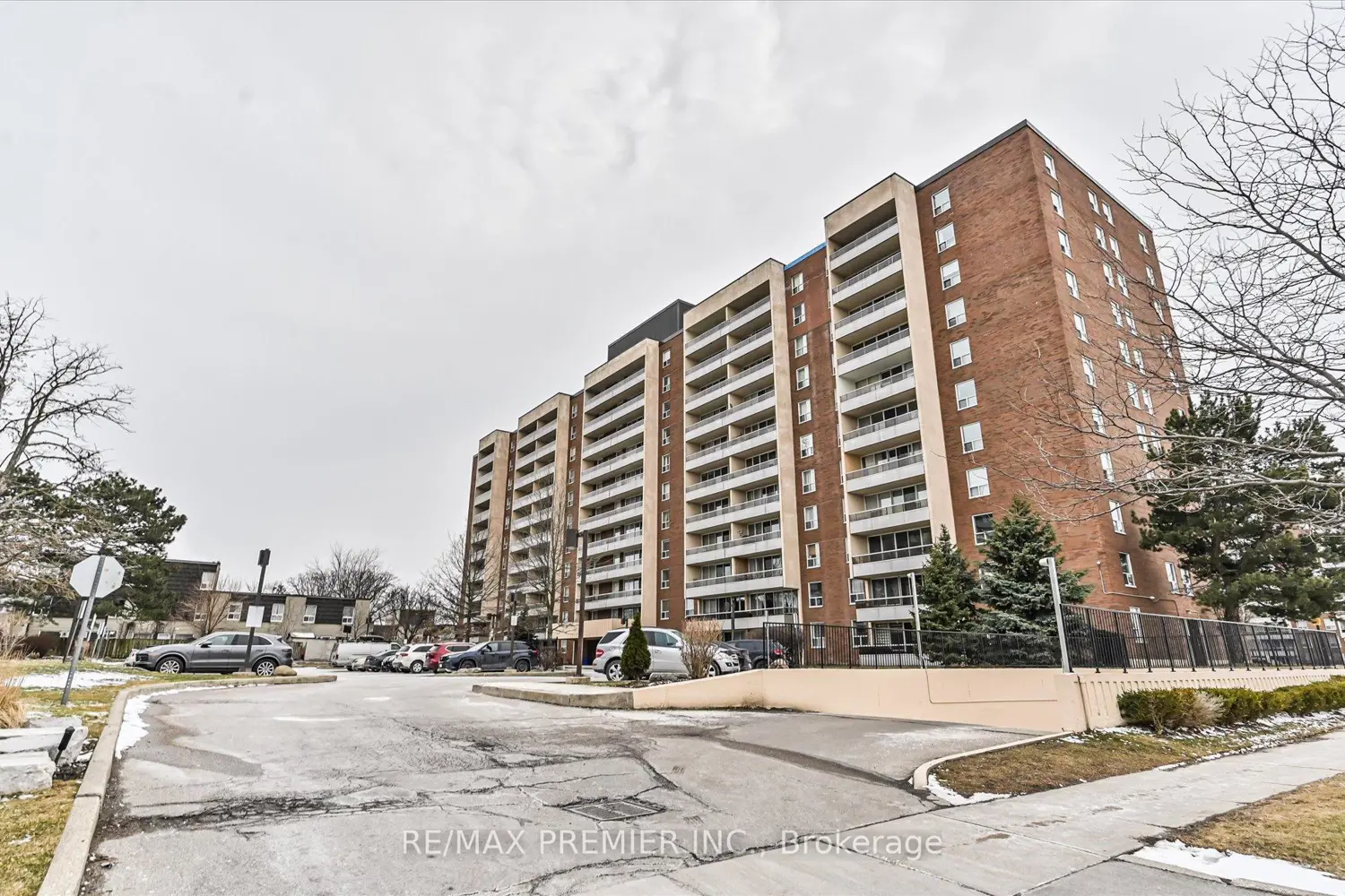 25 Four Winds Drive 604