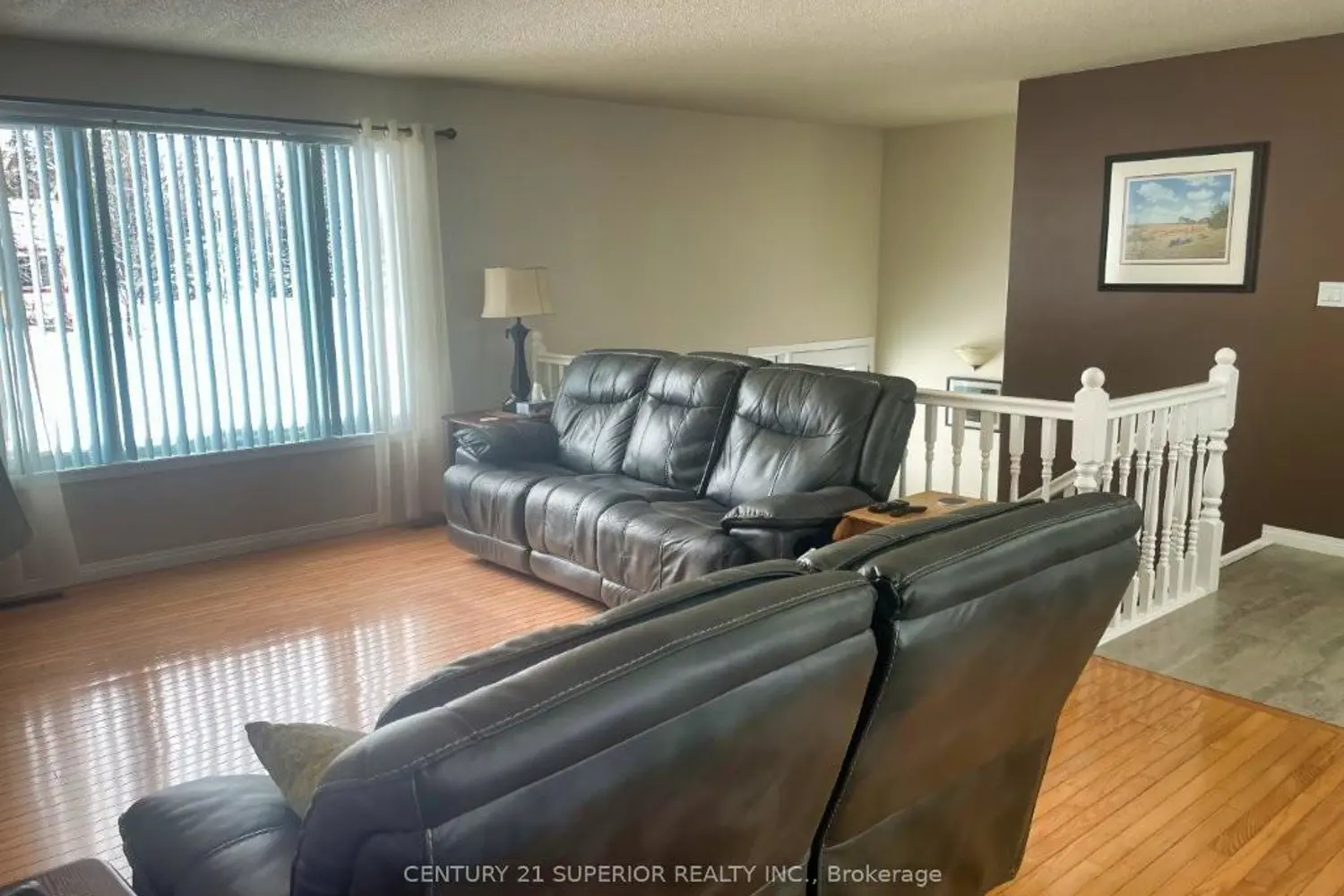 422 Birch Crescent photo 3