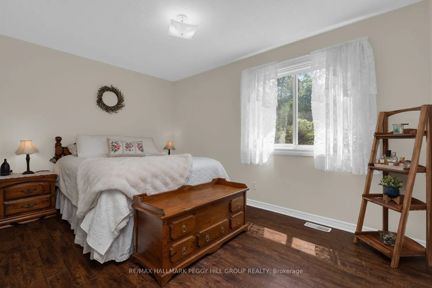 9 Adams Avenue photo 4
