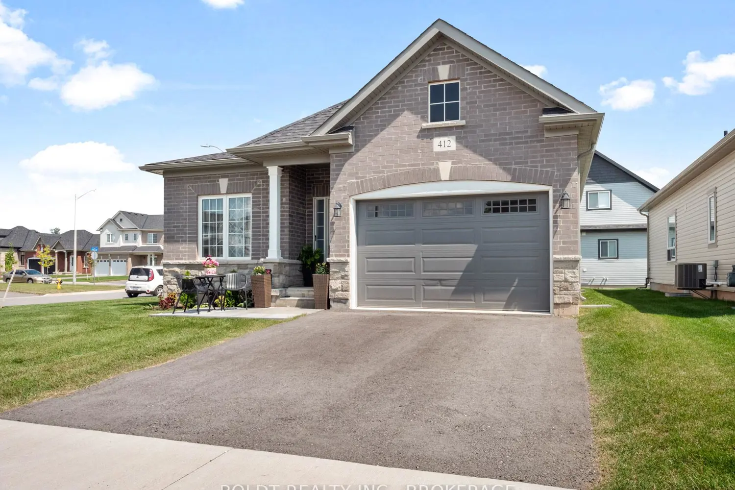 412 Hummel Crescent