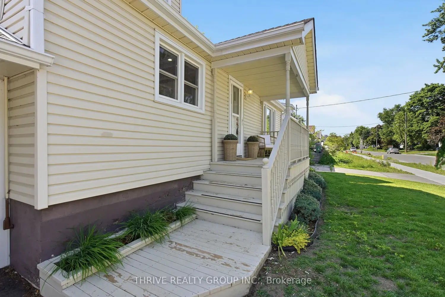 110 Foster Avenue photo 2