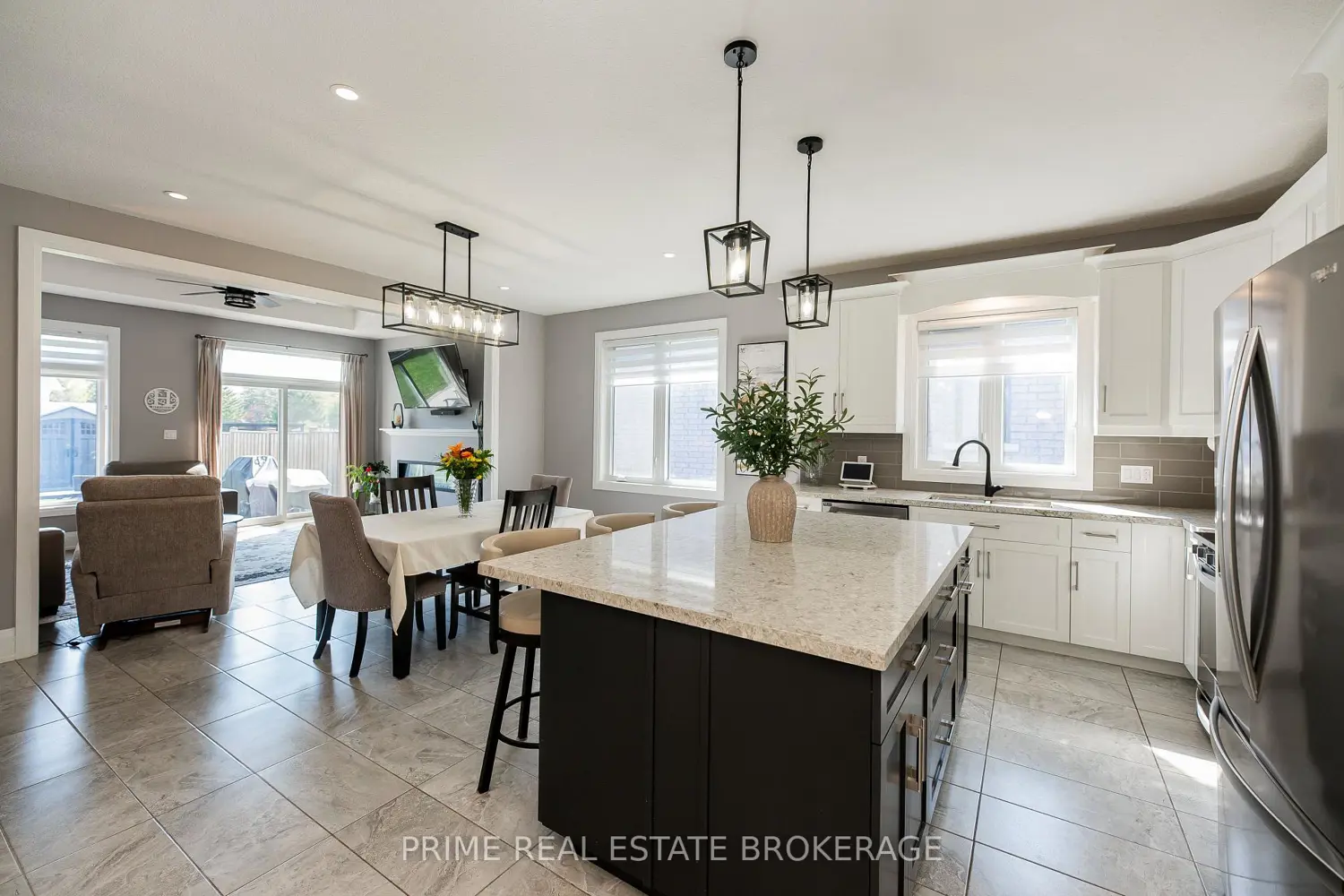 225 Leitch Street photo 2