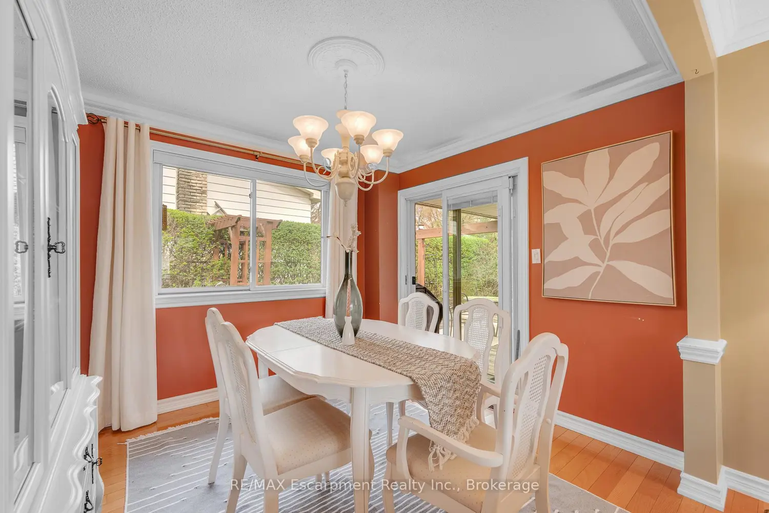 4271 Longmoor Drive photo 4