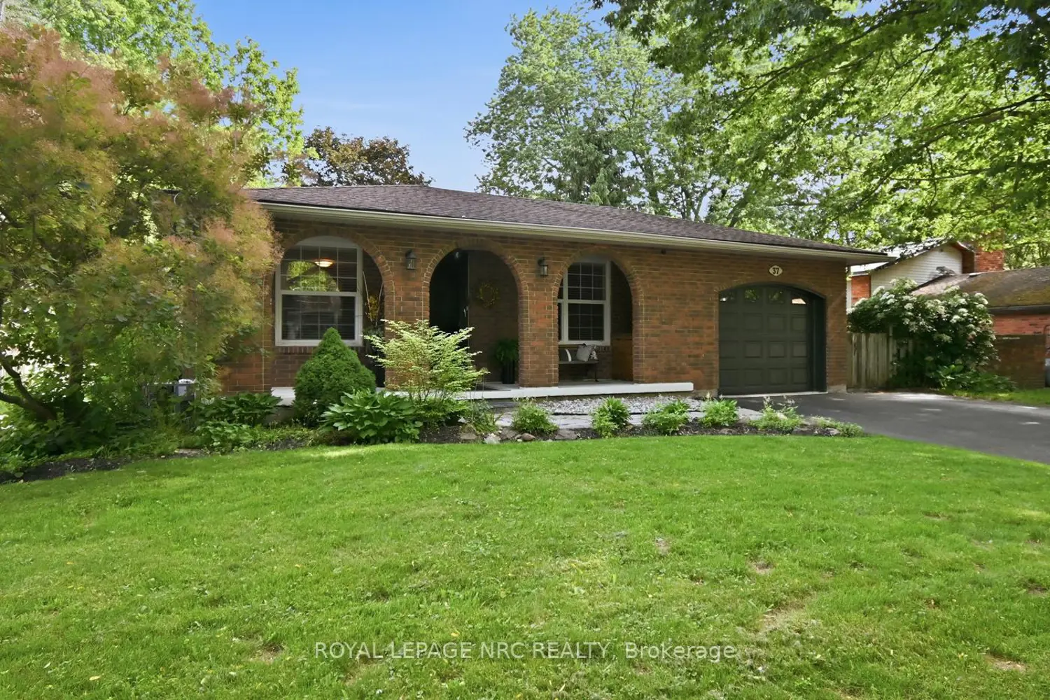 37 Spruceside Crescent