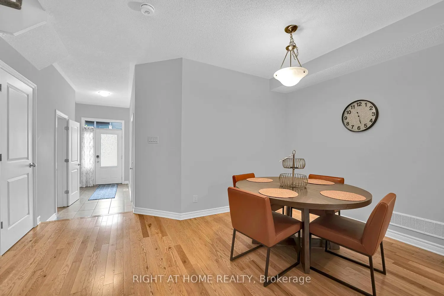 720 Dearborn photo 3