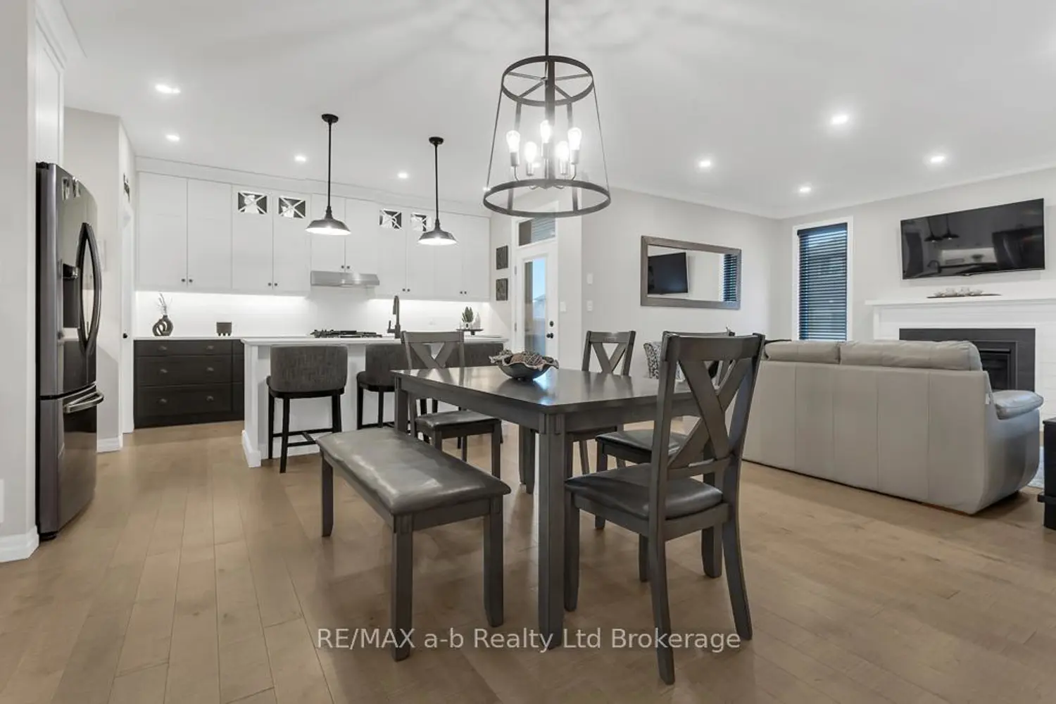 41 Lowrie Crescent photo 5
