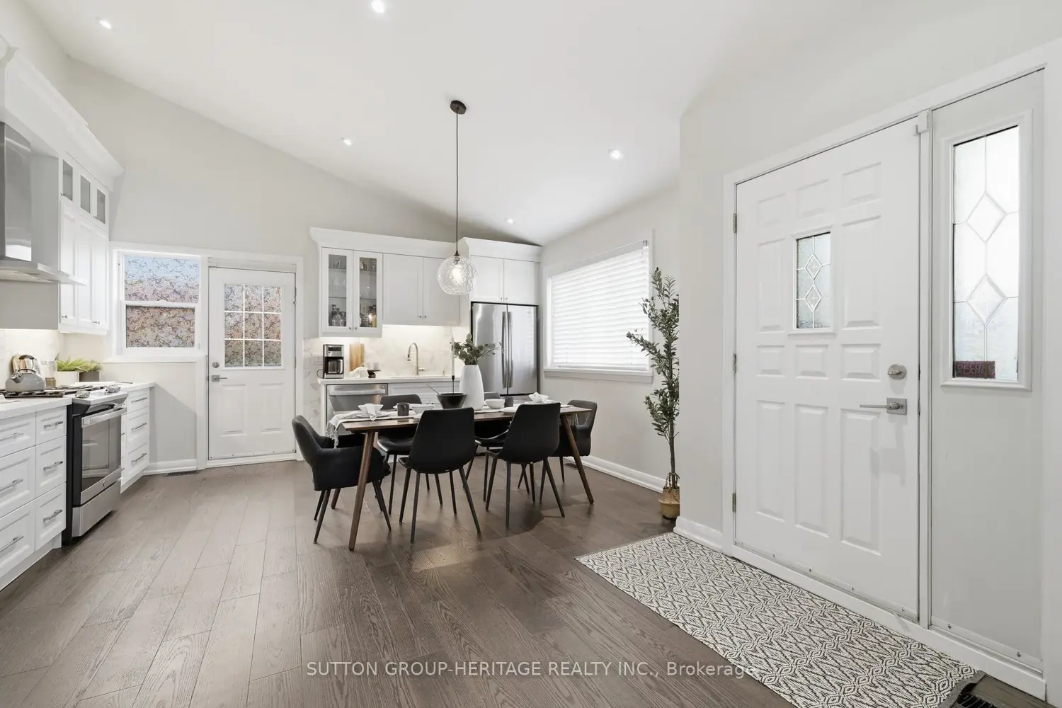 919 Bayview Avenue photo 3