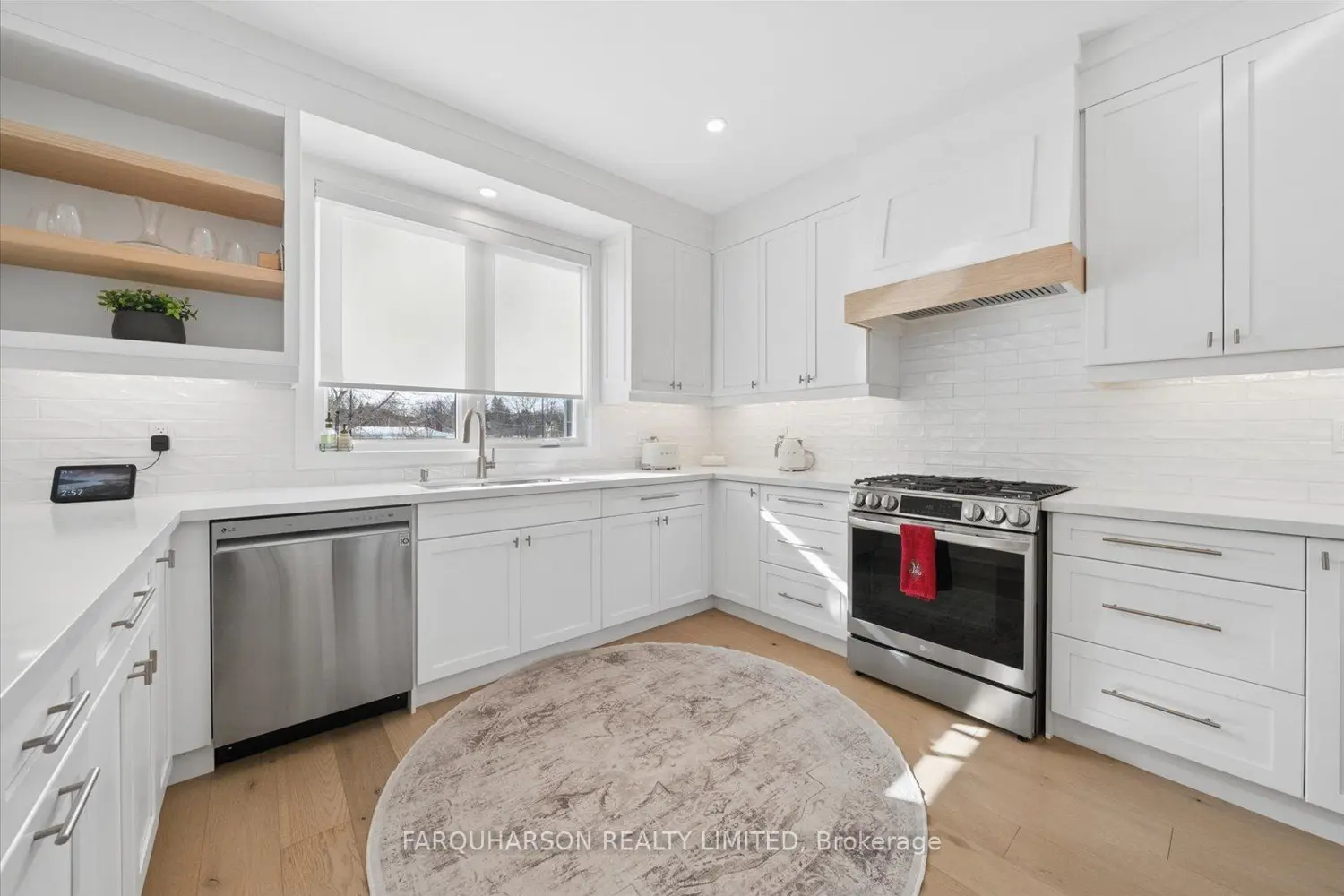18 Victoria Drive photo 4