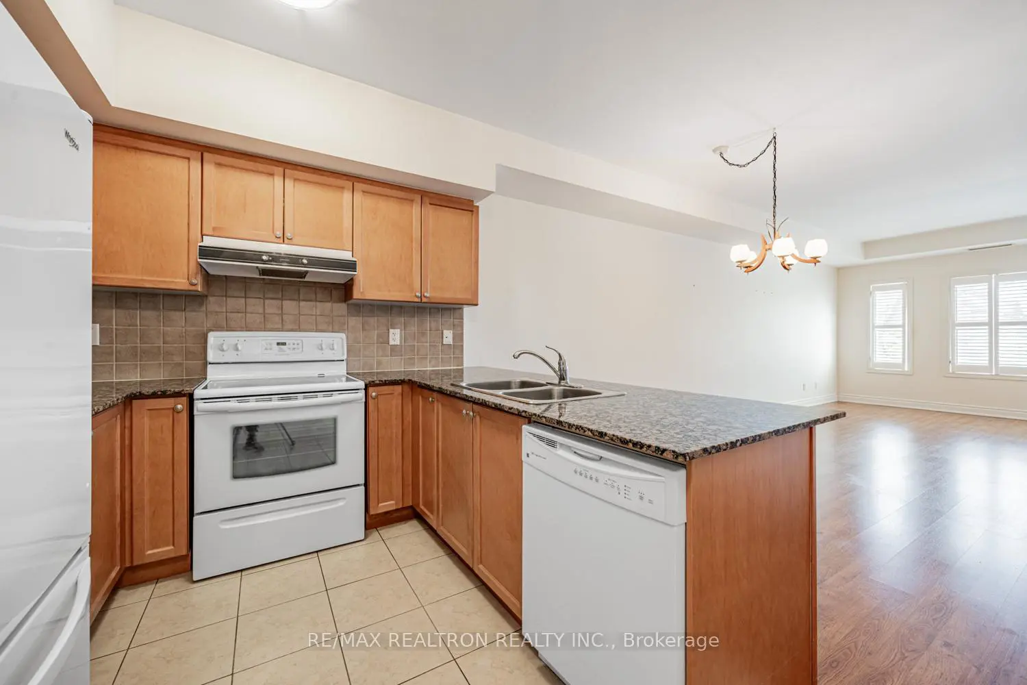 9901 Keele Street 207 photo 5