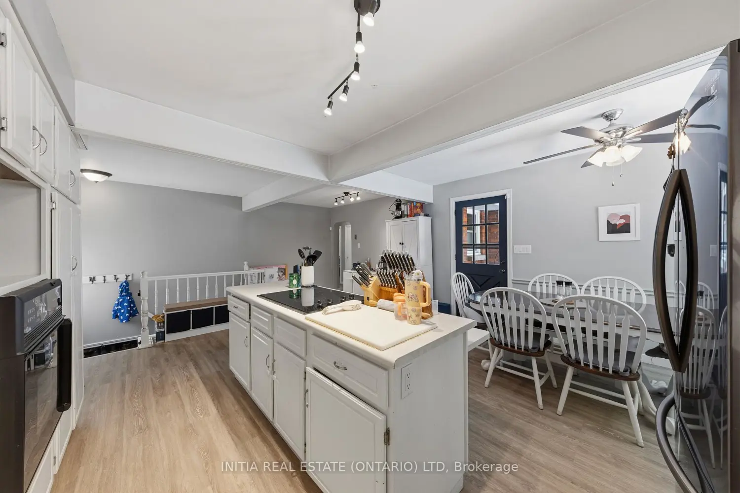 97 Grey Crescent photo 4