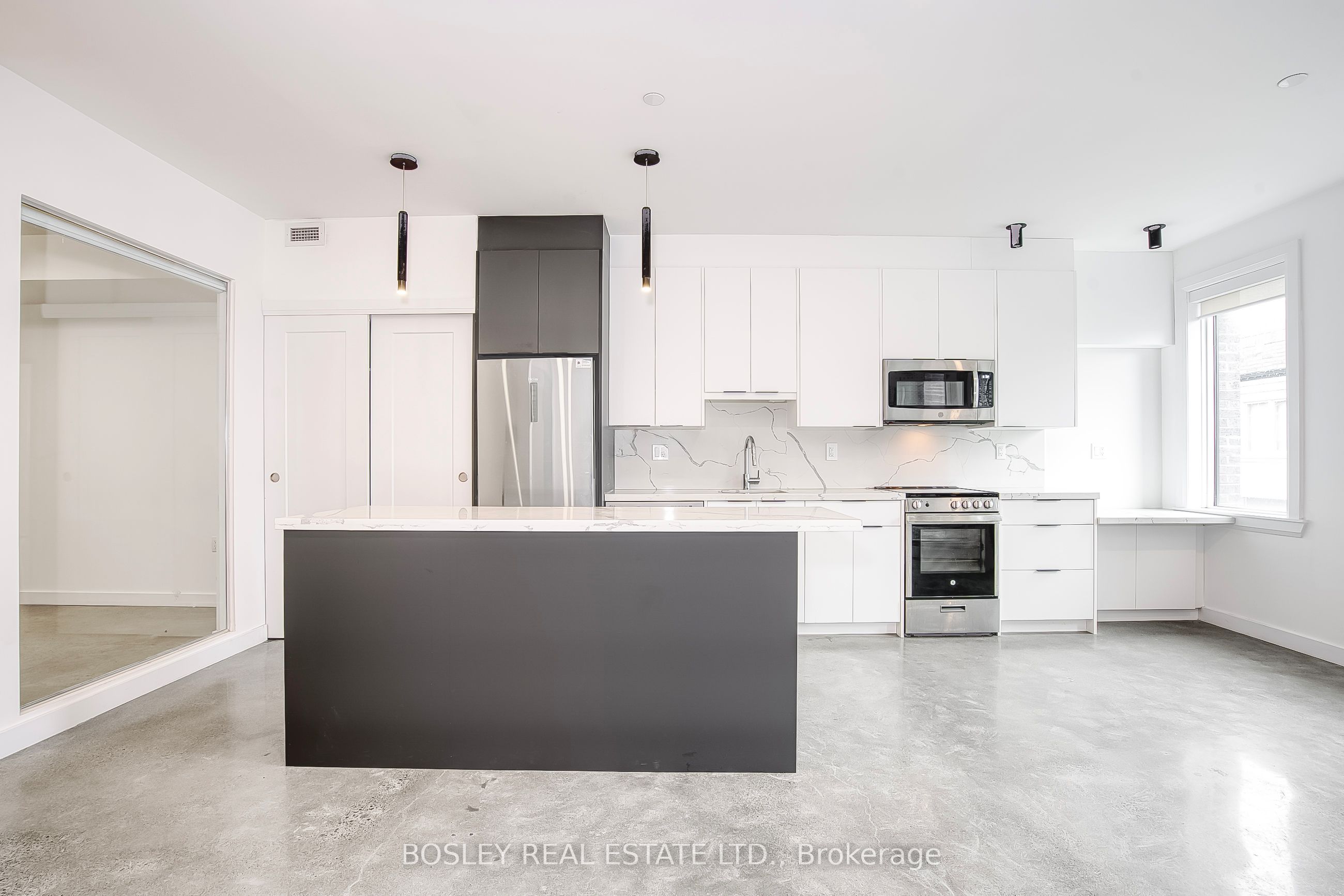 22-41 River Street, Toronto, ON, M5A 3P1