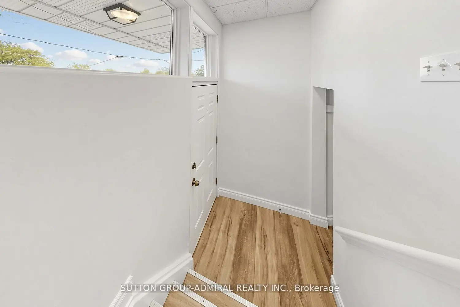 86 Newbury Drive photo 2