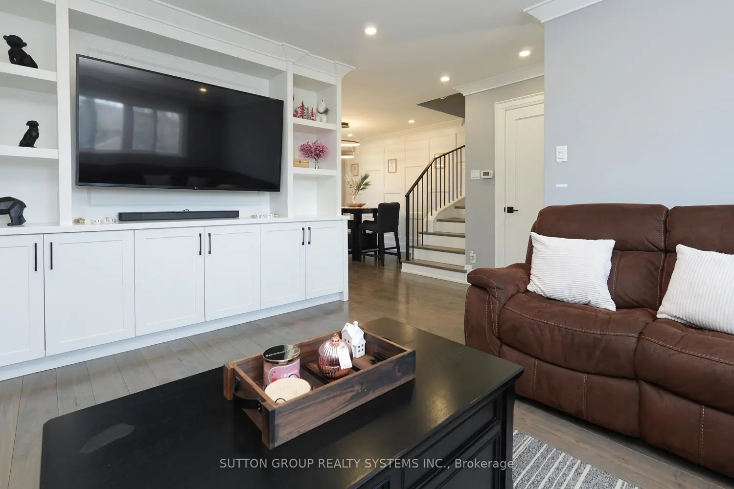 70 Courtleigh Square photo 3