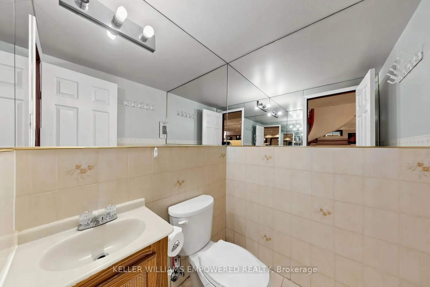 156A Dowling Avenue photo 4