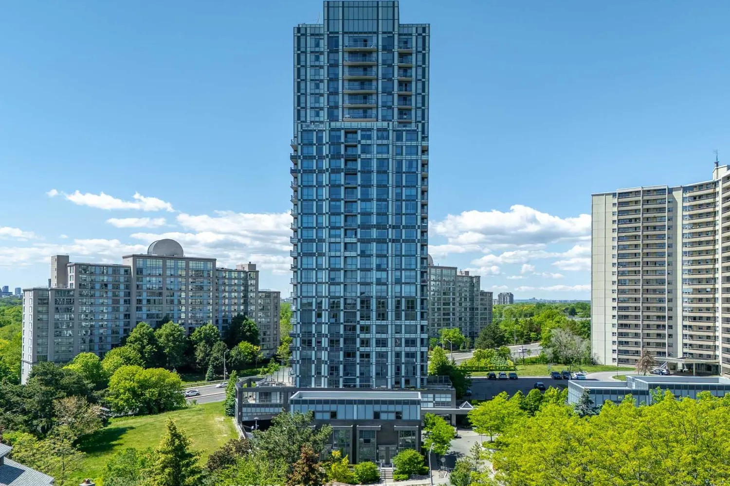 18 Graydon Hall Drive 809
