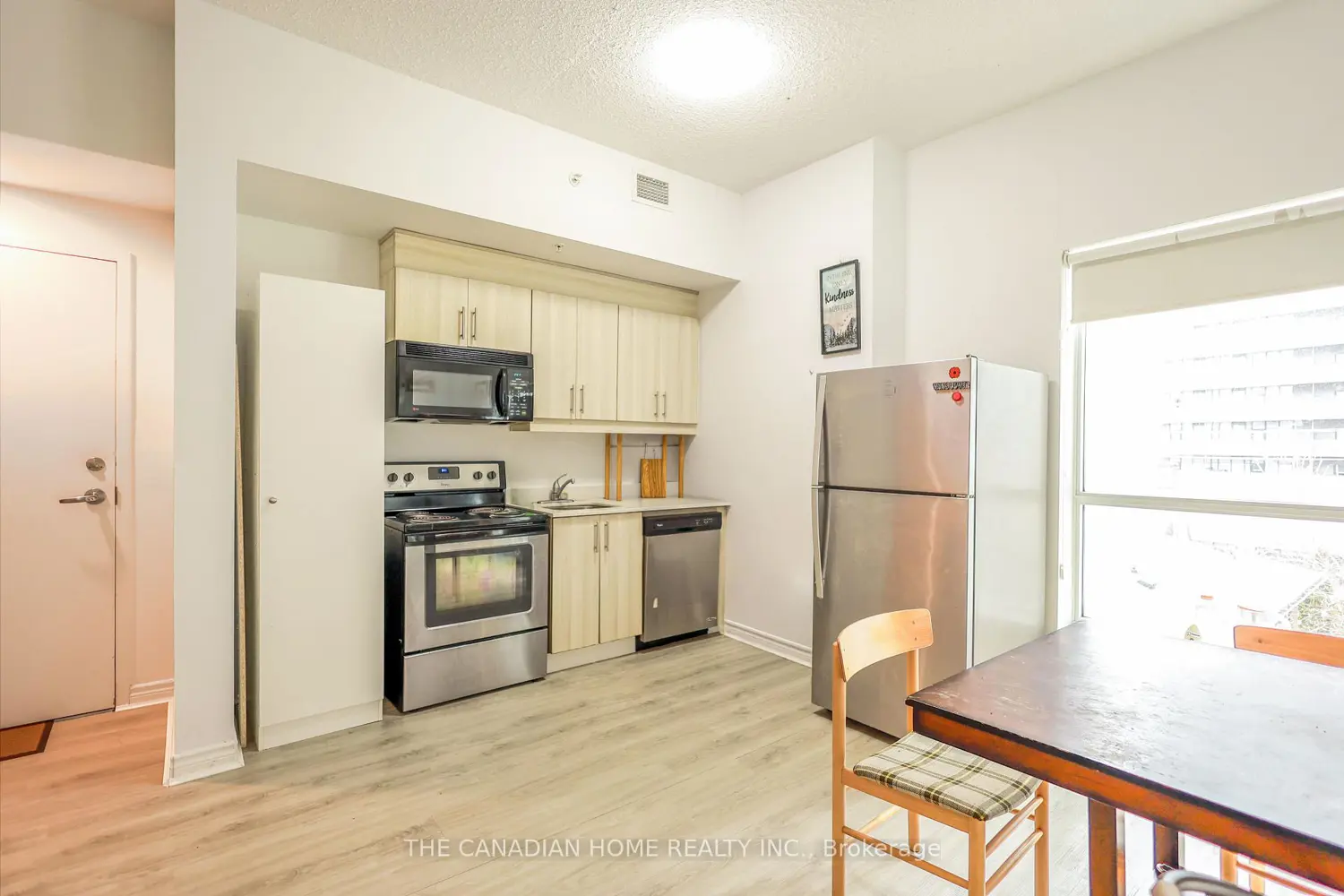 158 King Street 304 photo 4